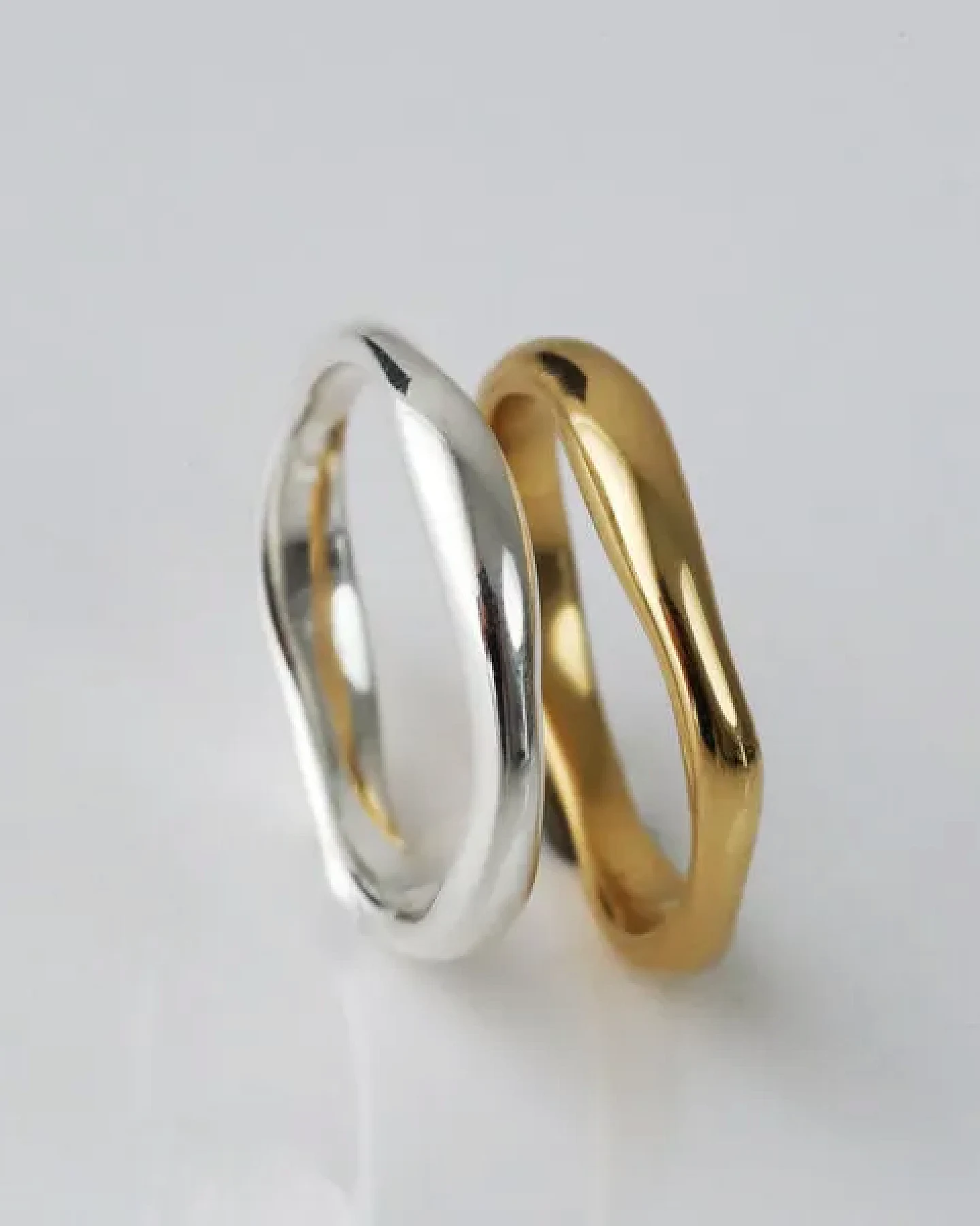 BELLYBIRD Jewellery Ring - ONDA, gewellte Form, Silber 925, vergoldet – Ansicht 4