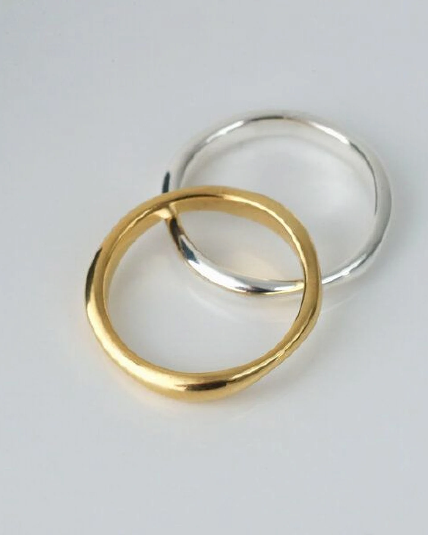 BELLYBIRD Jewellery Ring - ONDA, gewellte Form, Silber 925, vergoldet – Ansicht 2