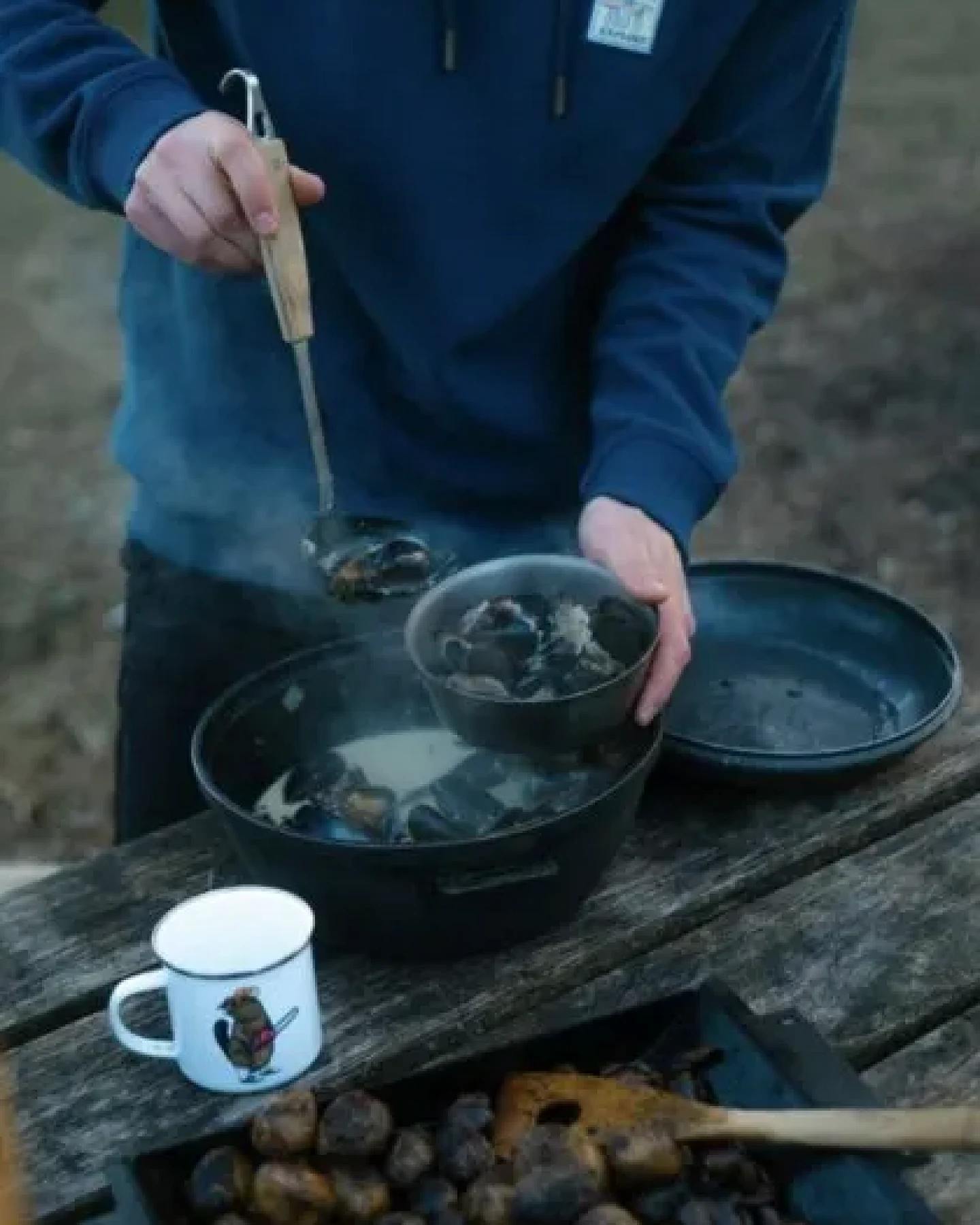 LAKOR Lazy Lumber Emaille Tasse – Ansicht 3