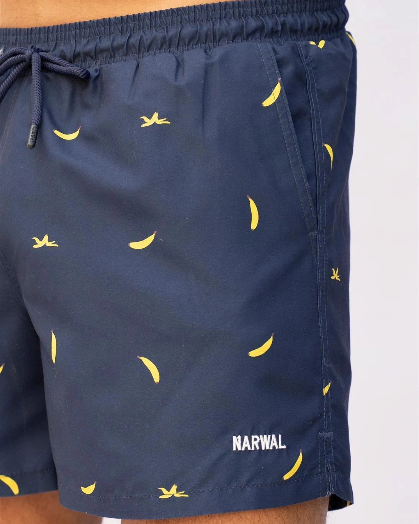 Narwal Herren vegan Badeshorts Banana Print Blau – Ansicht 2