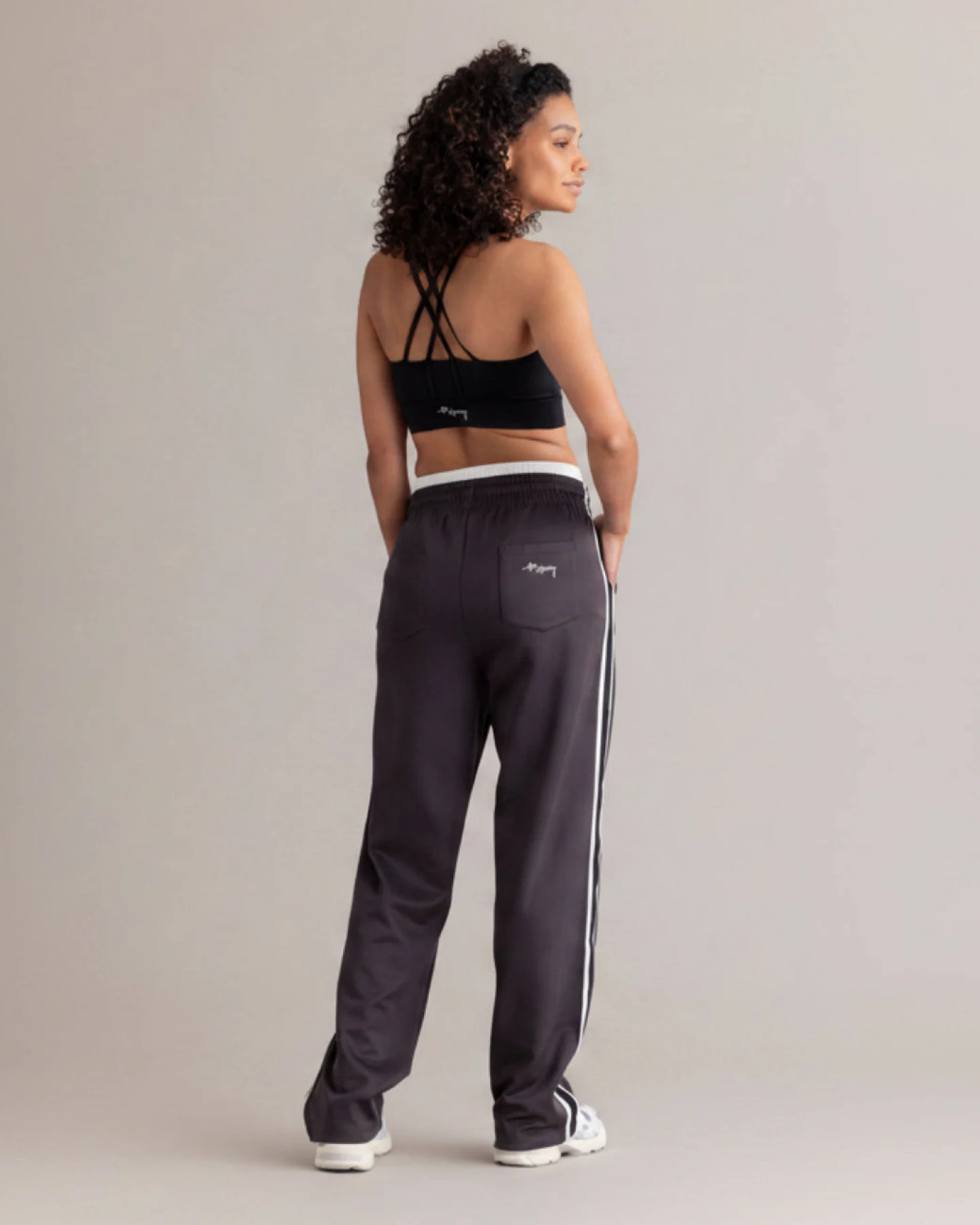 Hey Honey Classic Trackpants - Grey – Ansicht 4