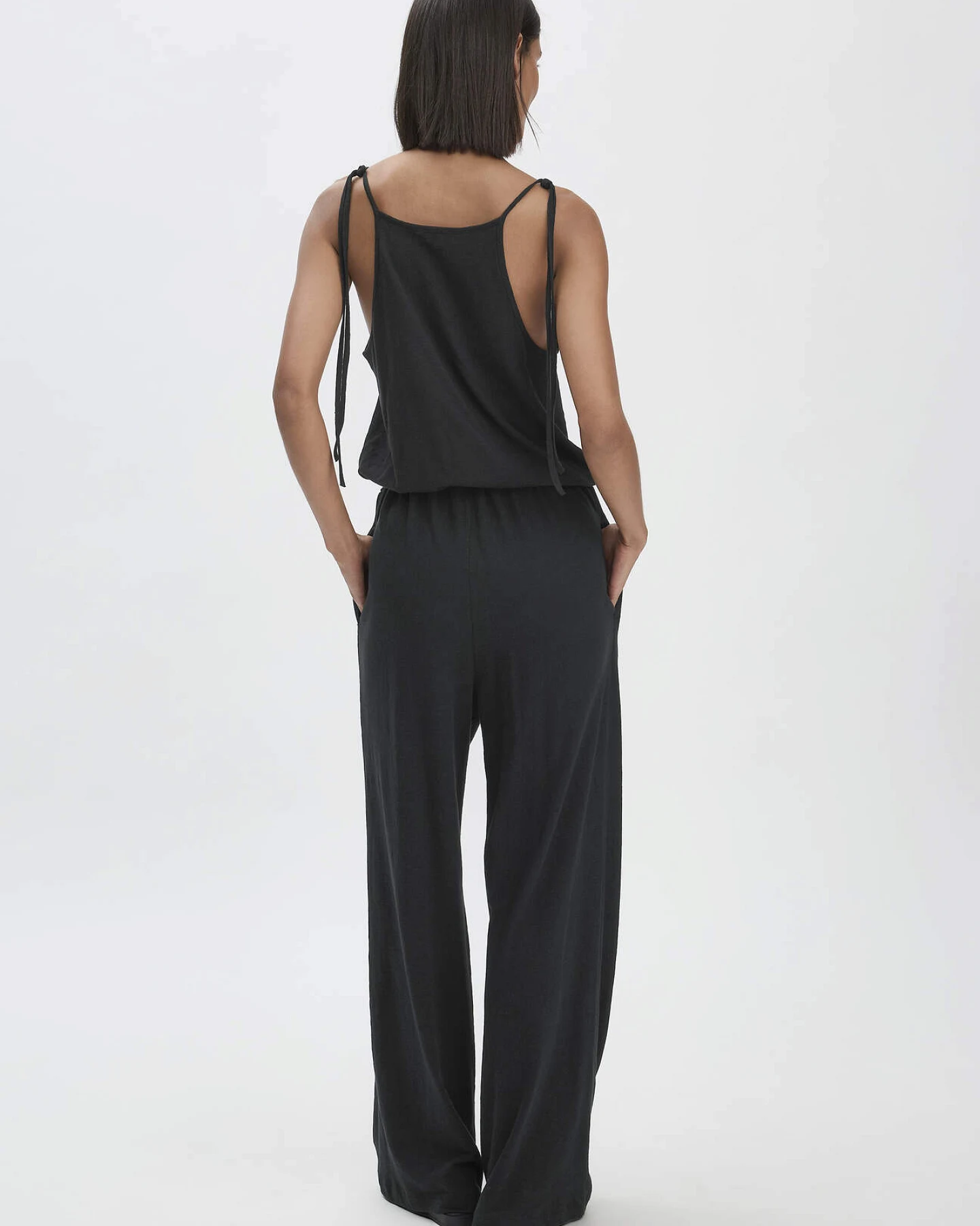 hessnatur Damen Jersey Jumpsuit Relaxed aus Leinen und Bio-Baumwolle - schwarz - Größe 42 – Ansicht 2