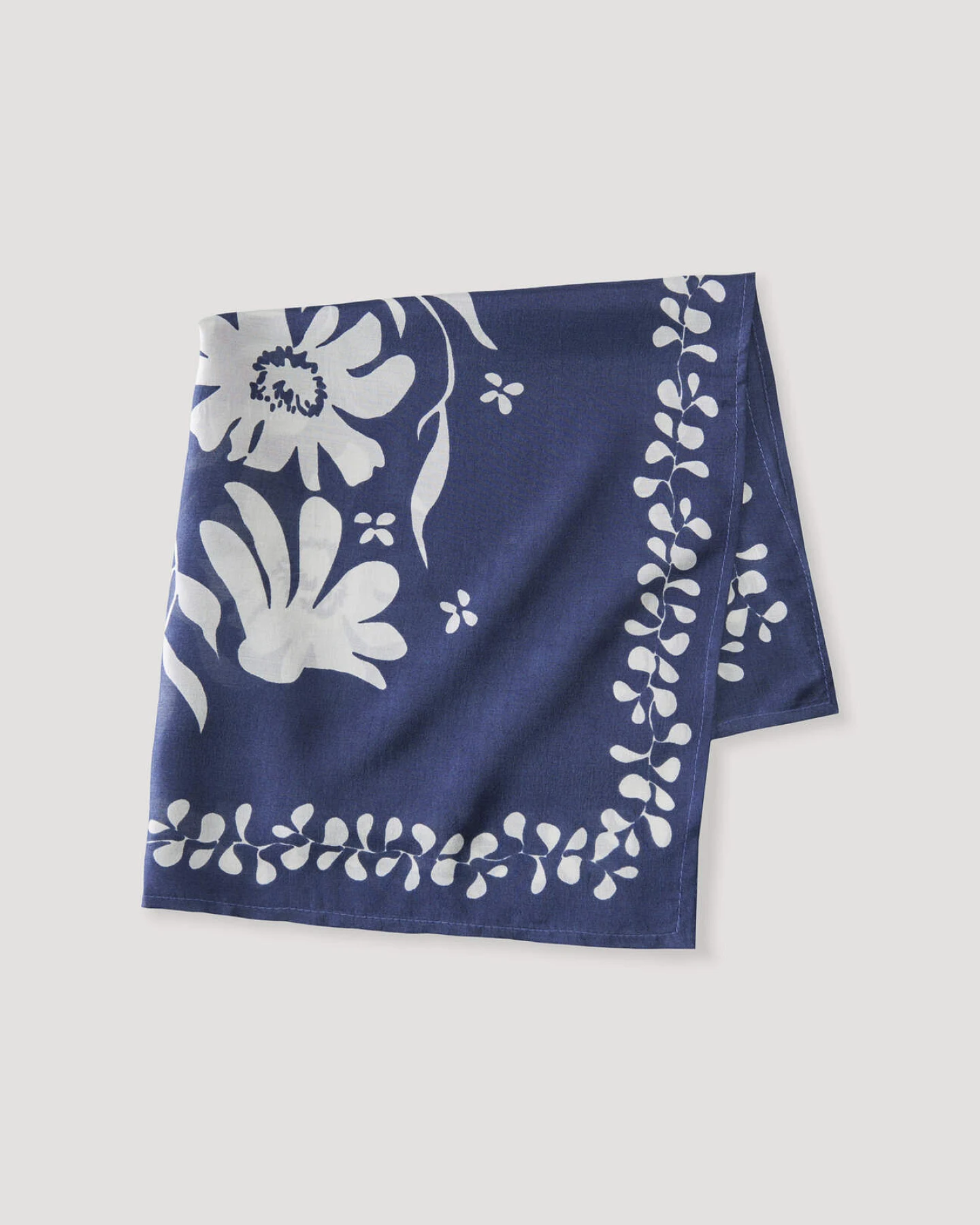 hessnatur Damen Print Seidentuch - blau - Größe 55x55 cm – Ansicht 2