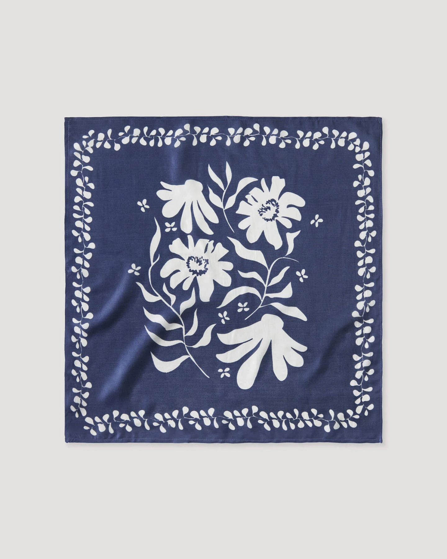 hessnatur Damen Print Seidentuch - blau - Größe 55x55 cm – Ansicht 3
