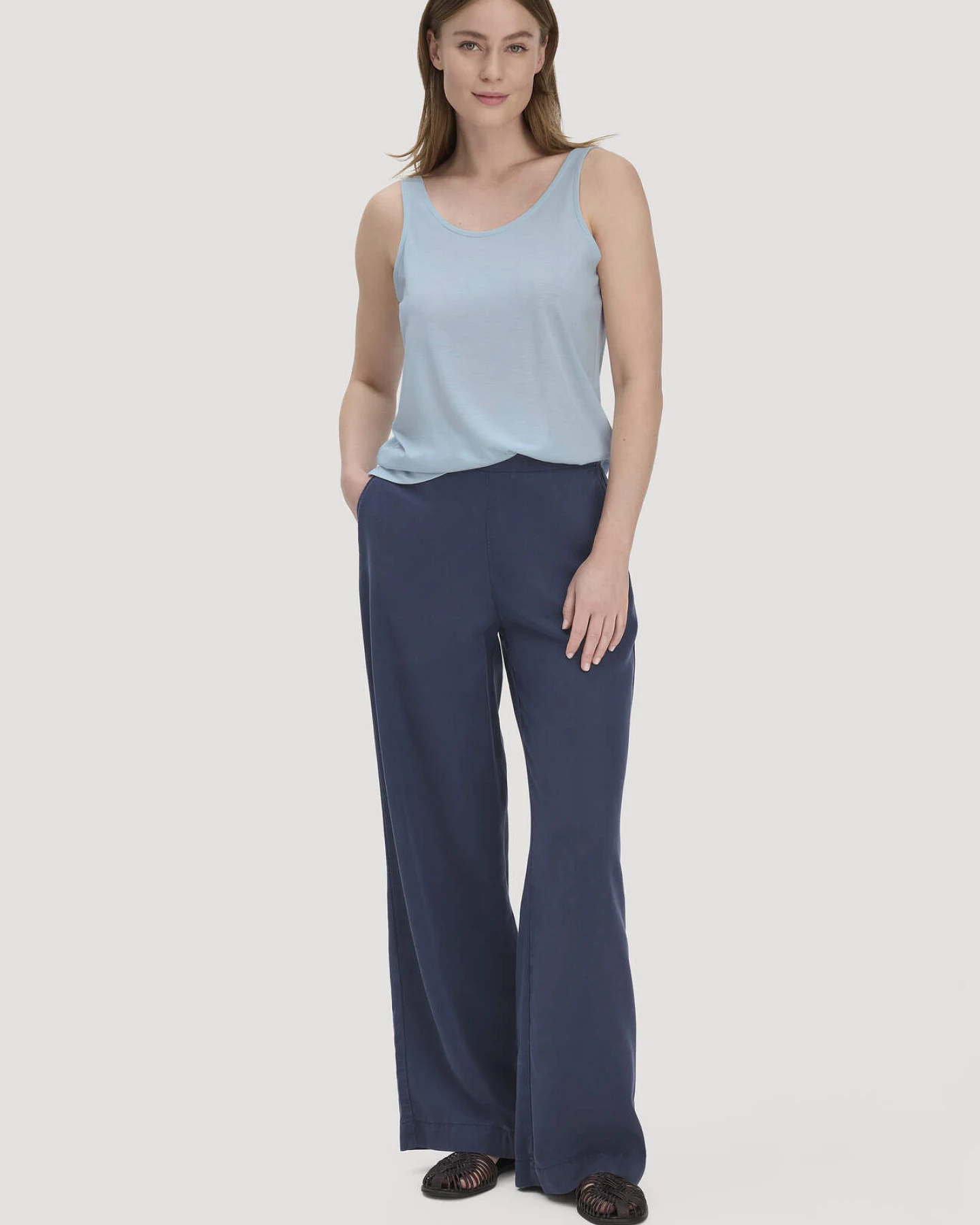 hessnatur Damen Jersey Top Relaxed aus TENCEL™ Lyocell mit Bio-Baumwolle - blau - Größe 44 – Ansicht 2