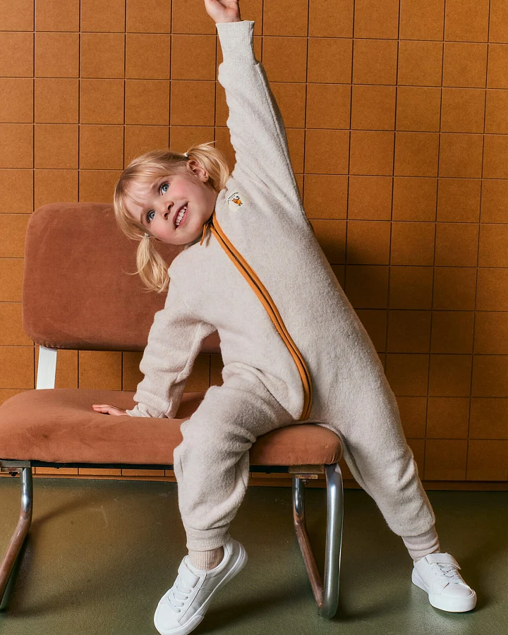 hessnatur Baby Fleece Overall DIE MAUS aus Bio-Baumwolle - beige - Größe 74/80