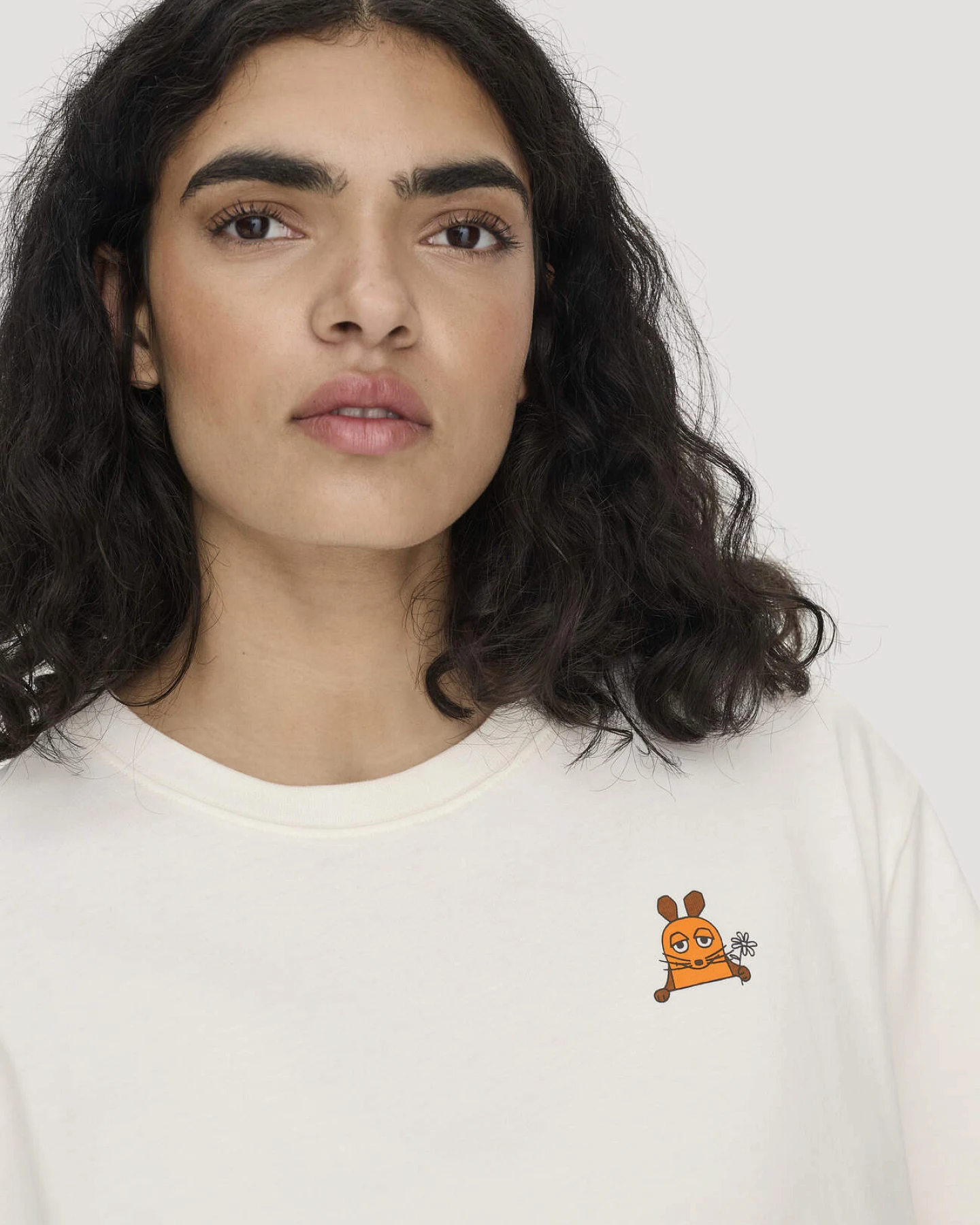hessnatur Damen T-Shirt DIE MAUS Oversize aus Bio-Baumwolle mit recycelter Baumwolle - weiß - Größe L – Ansicht 4