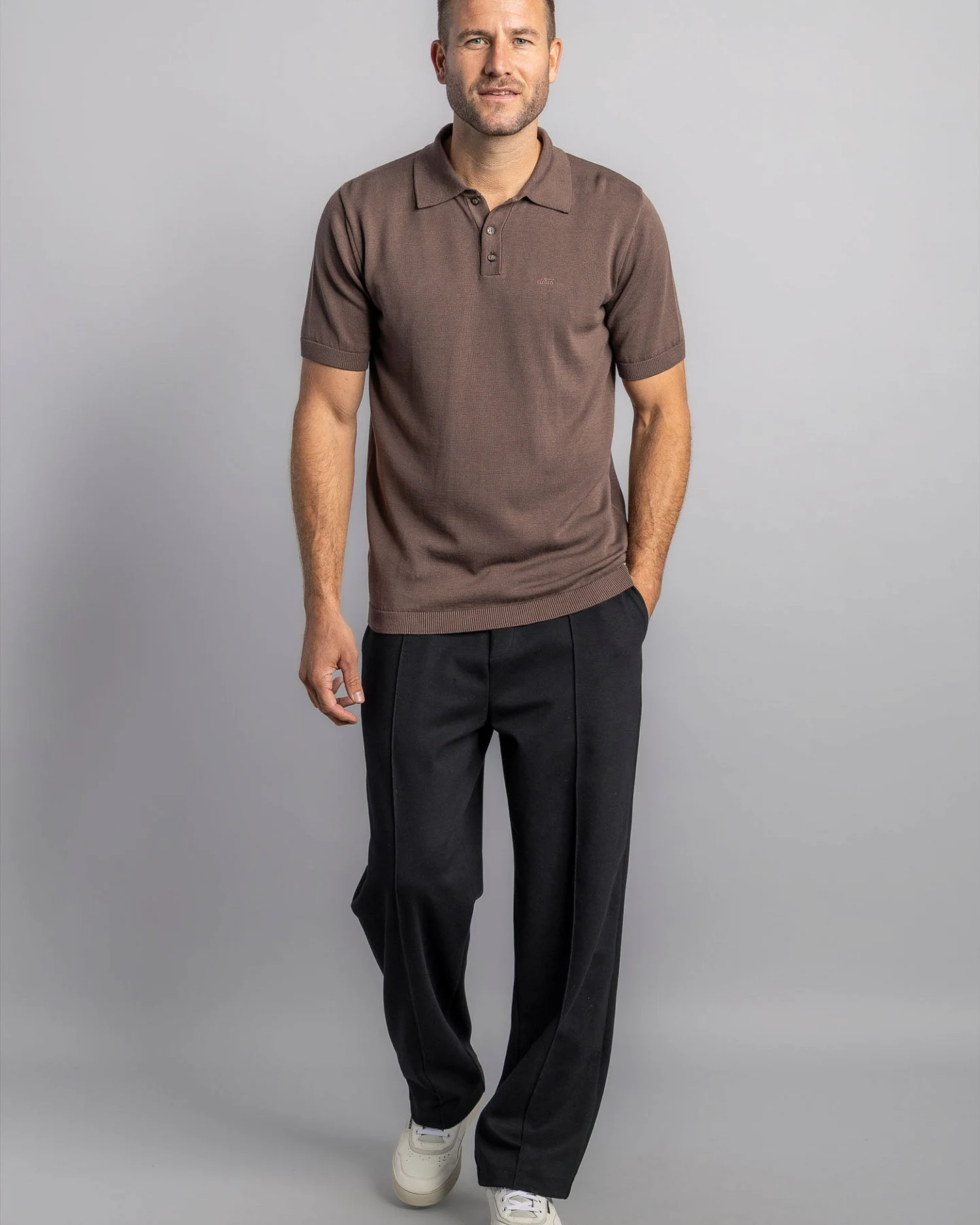 DIRTS Herren vegan Strick-Poloshirt Kastanienbraun – Ansicht 2
