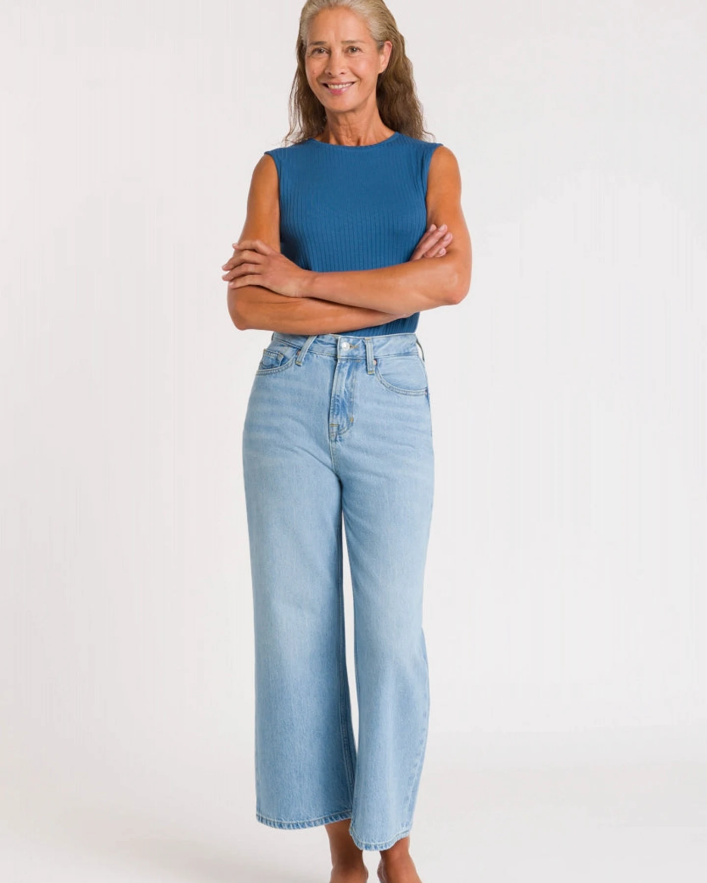 Kings of Indigo Damen vegan Cropped Jeans Elisabeth Hellblau – Ansicht 2