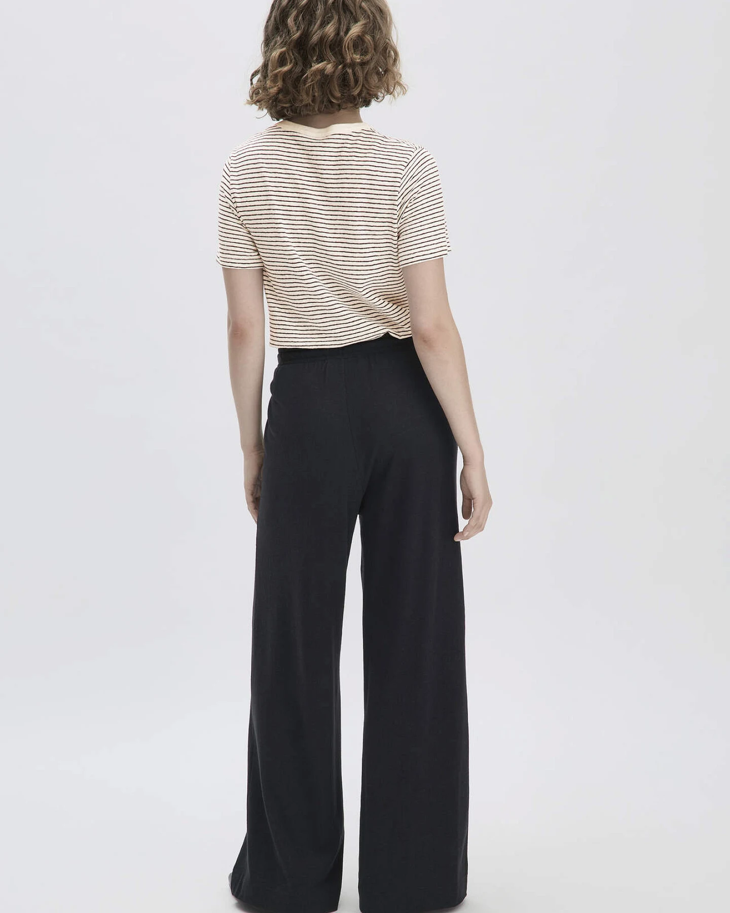 hessnatur Damen Jersey Hose Wide Leg Relaxed aus Leinen und Bio-Baumwolle - schwarz - Größe 40 – Ansicht 2