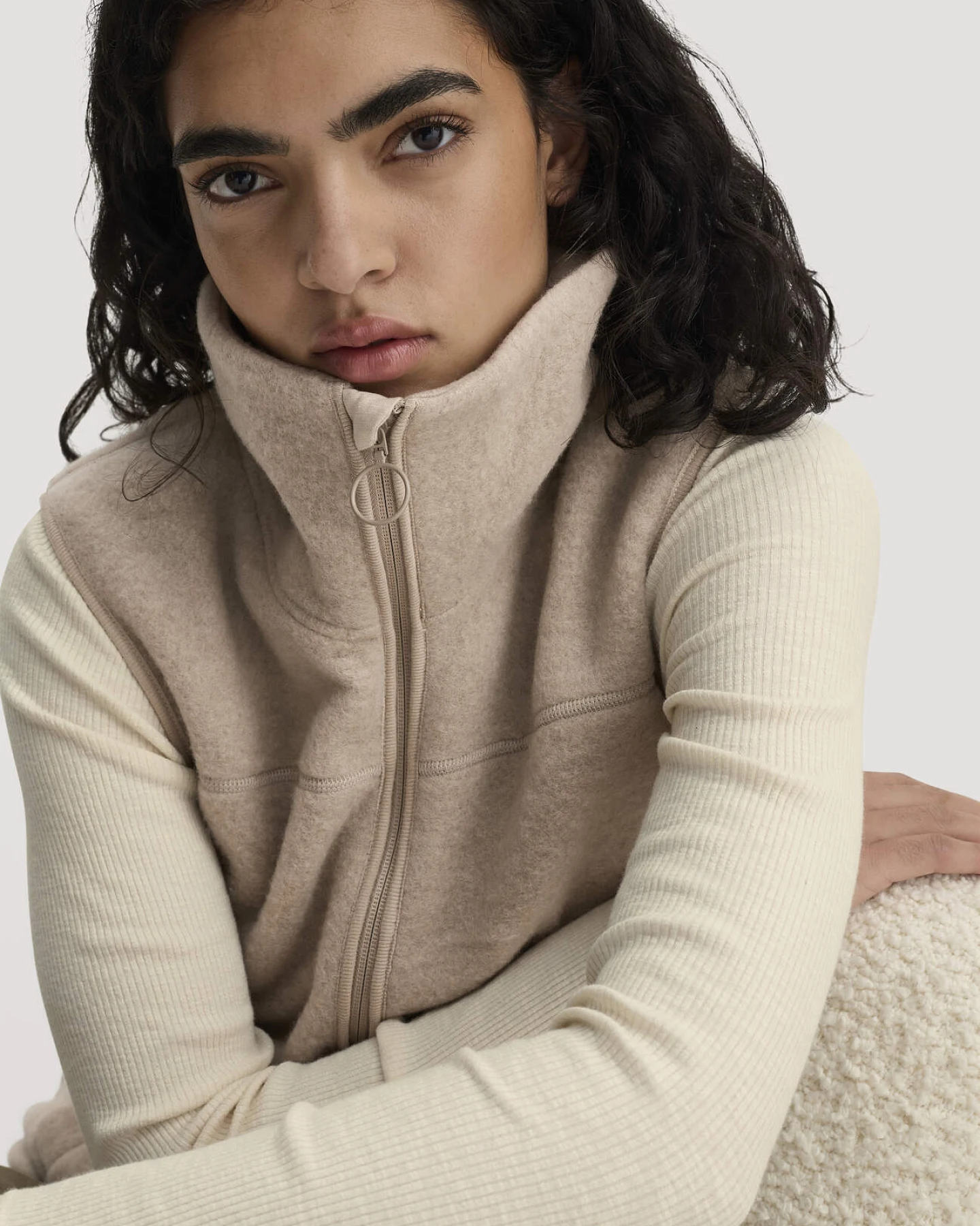 hessnatur Damen Wollfleece Weste Regular aus Merinowolle - beige - Größe XXL – Ansicht 4