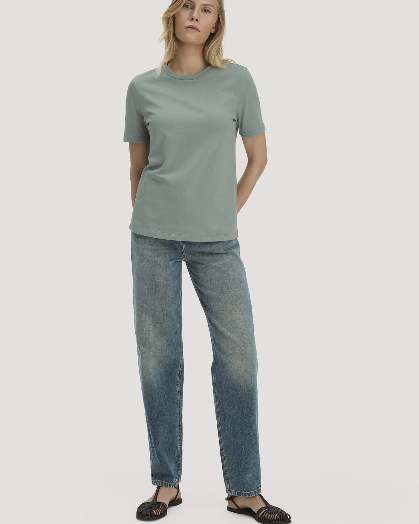 hessnatur Damen Heavy T-Shirt Relaxed aus Bio-Baumwolle - grün - Größe 34 – Ansicht 2