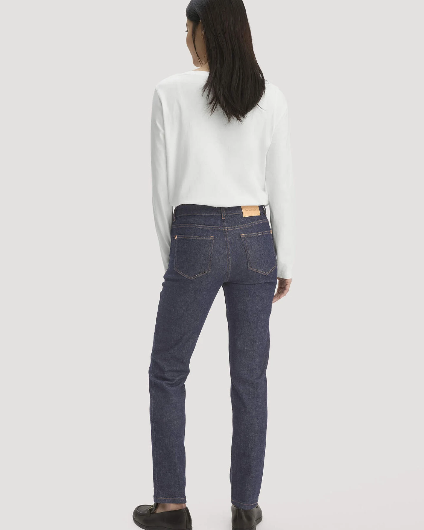 hessnatur Damen Jeans LEA Slim aus Bio-Baumwolle mit recycelter Baumwolle - blau - Größe 26/34 – Ansicht 2
