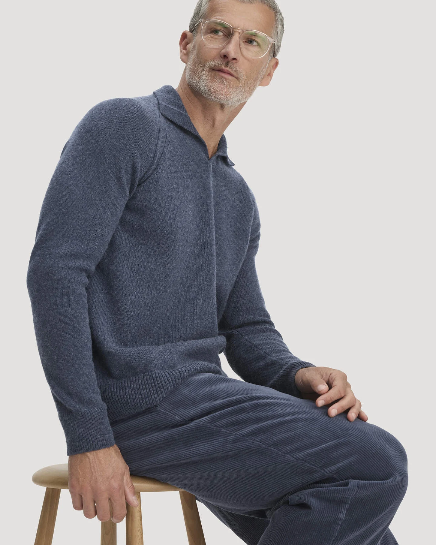 hessnatur Herren Cordhose RONNEL Relaxed aus Bio-Baumwolle - blau - Größe 31/32 – Ansicht 4