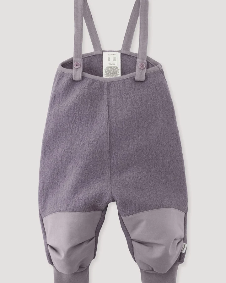hessnatur Baby Wollwalk Latzhose aus Bio-Merinowolle mit Nature Shell - lila - Größe 74/80