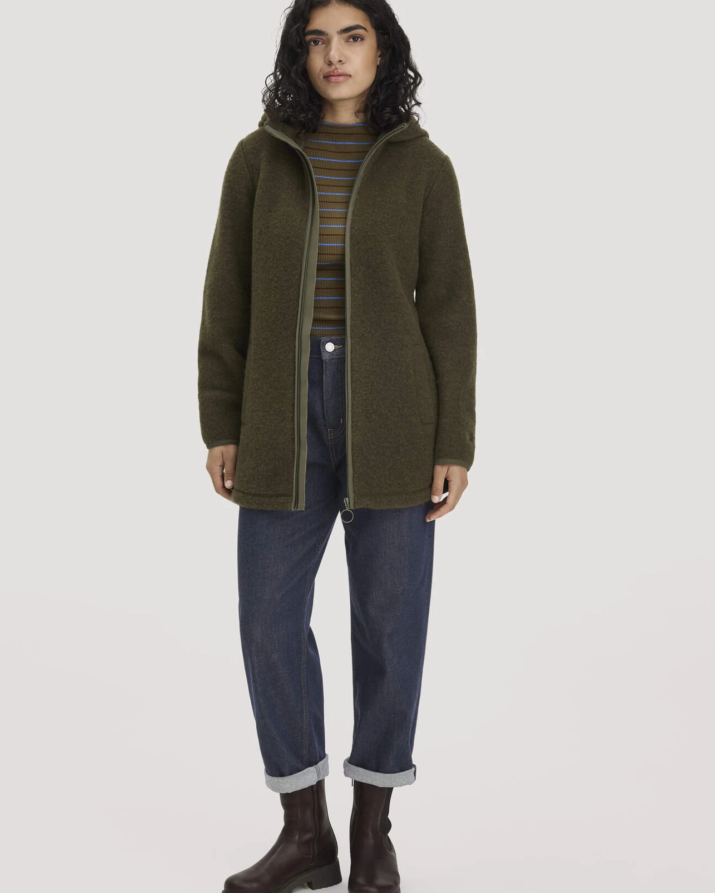 hessnatur Damen Wollfleece-Jacke mit Kapuze Regular aus Bio-Merinowolle - grün - Größe L – Ansicht 2