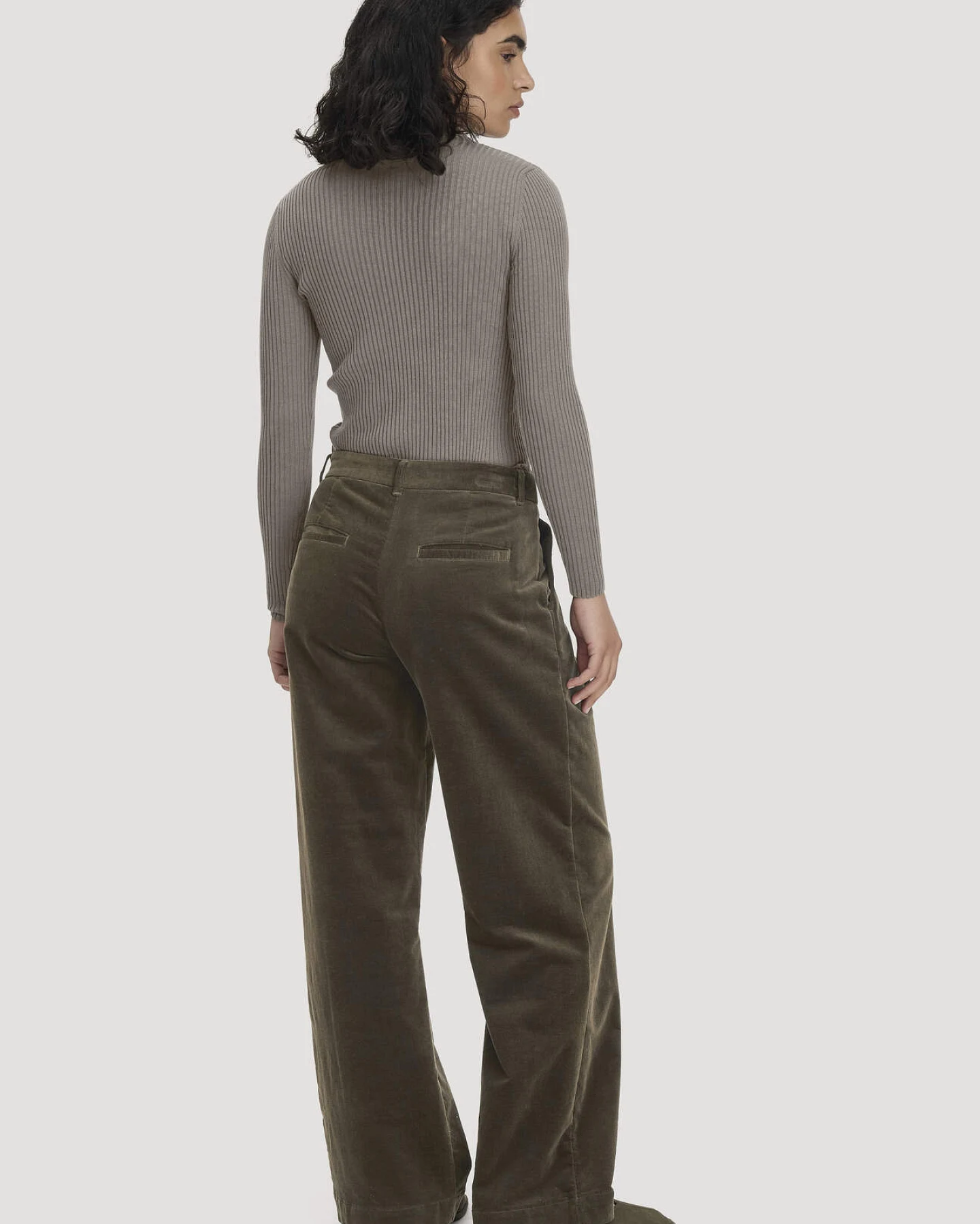 hessnatur Damen Cordhose Wide Leg aus Bio-Baumwolle - grün - Größe 44 – Ansicht 2