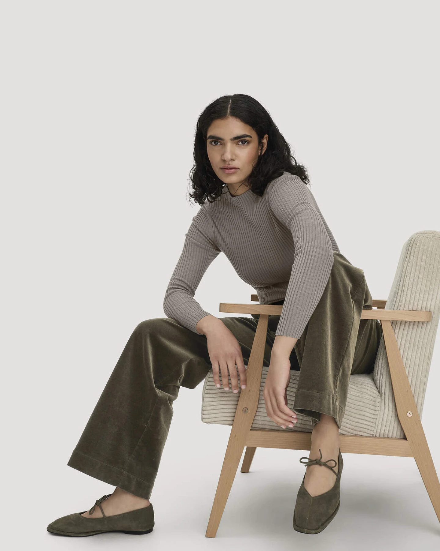 hessnatur Damen Cordhose Wide Leg aus Bio-Baumwolle - grün - Größe 38 – Ansicht 4