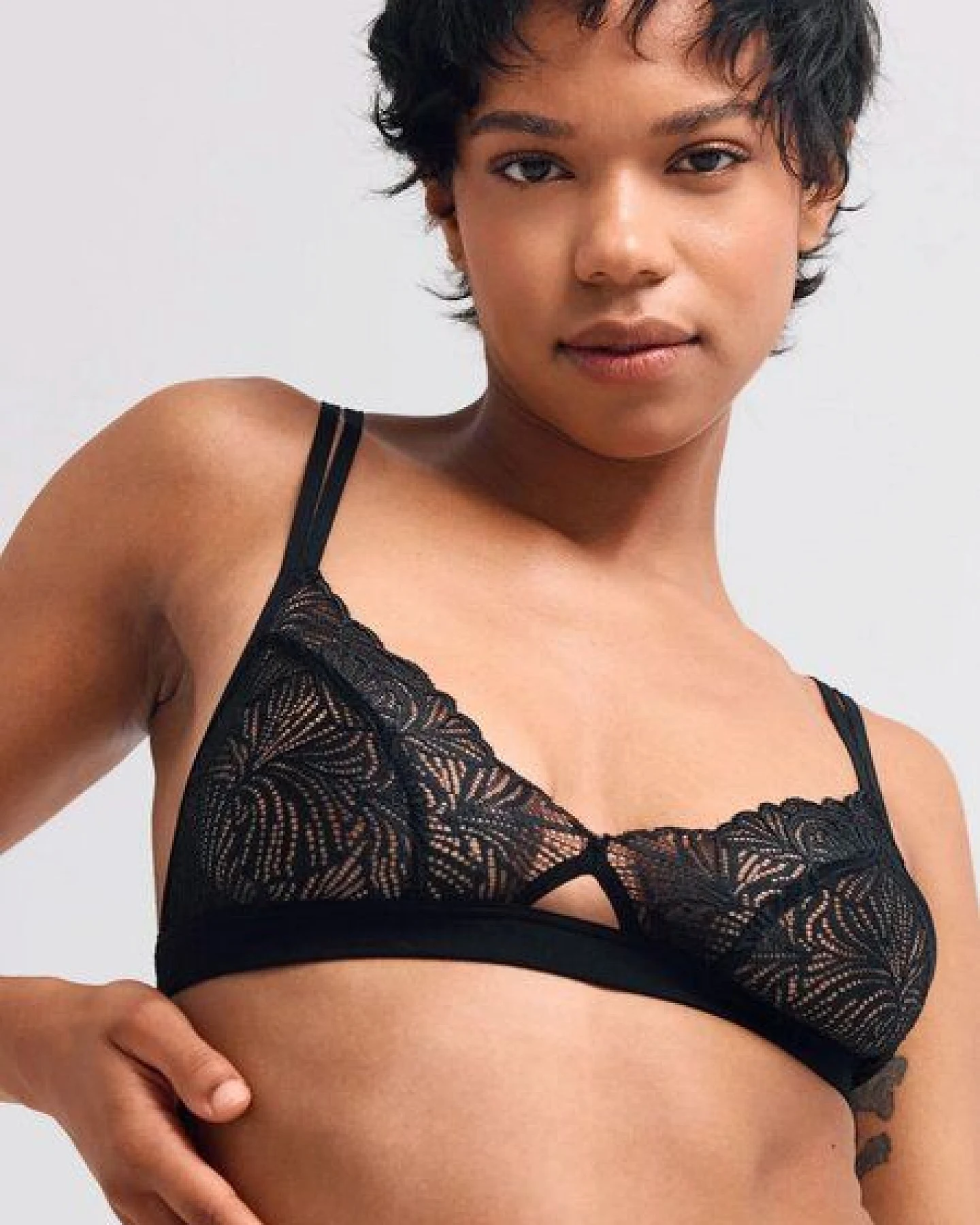 erlich textil Fluid Lace bügelloser Cut-Out Bralette mit Spitze, made in Europe – Ansicht 3