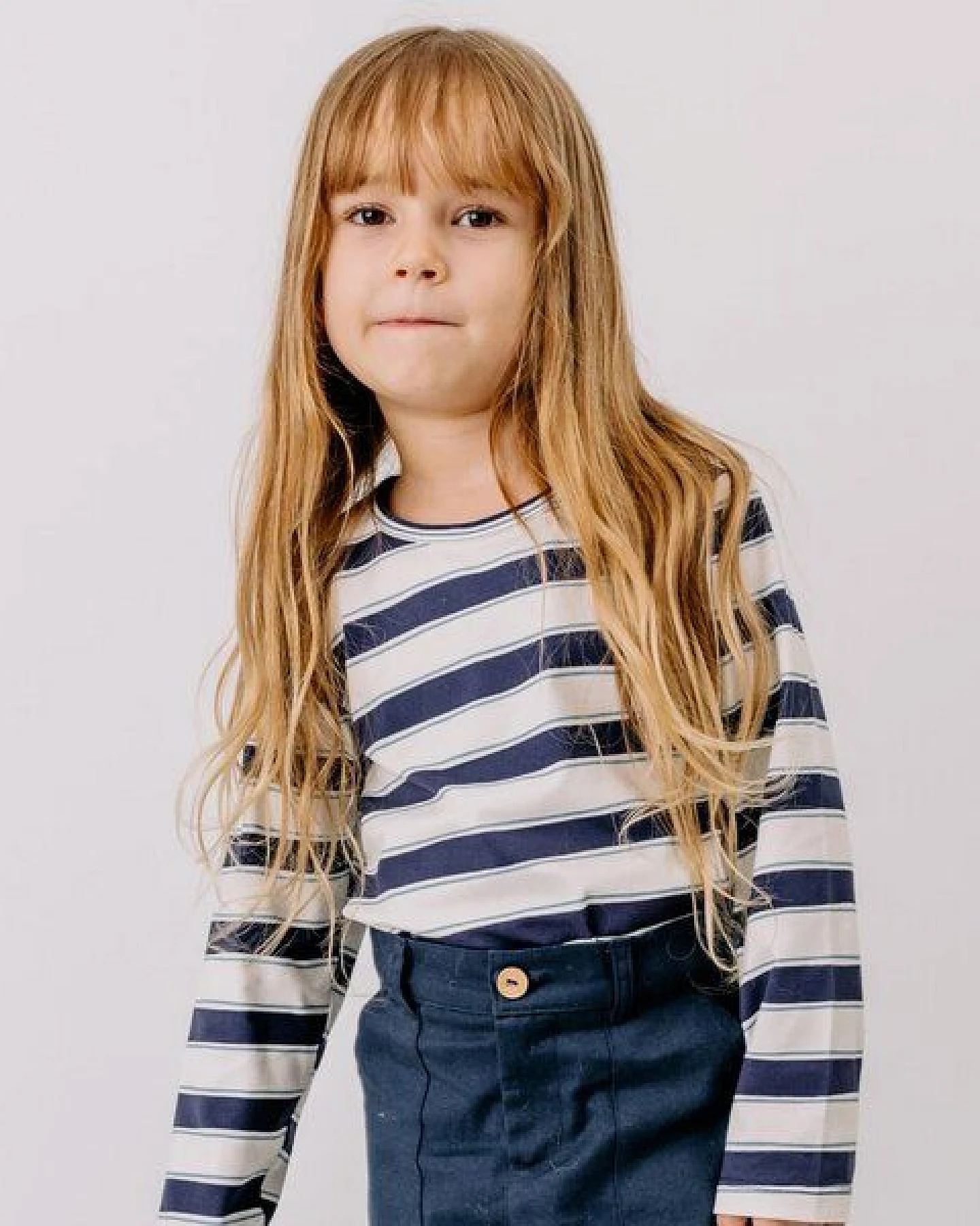 Kinder Langarmshirt GOTS-zertifiziert aus Bio-Baumwolle blau-weiß gestreift – Walkiddy – Ansicht 2