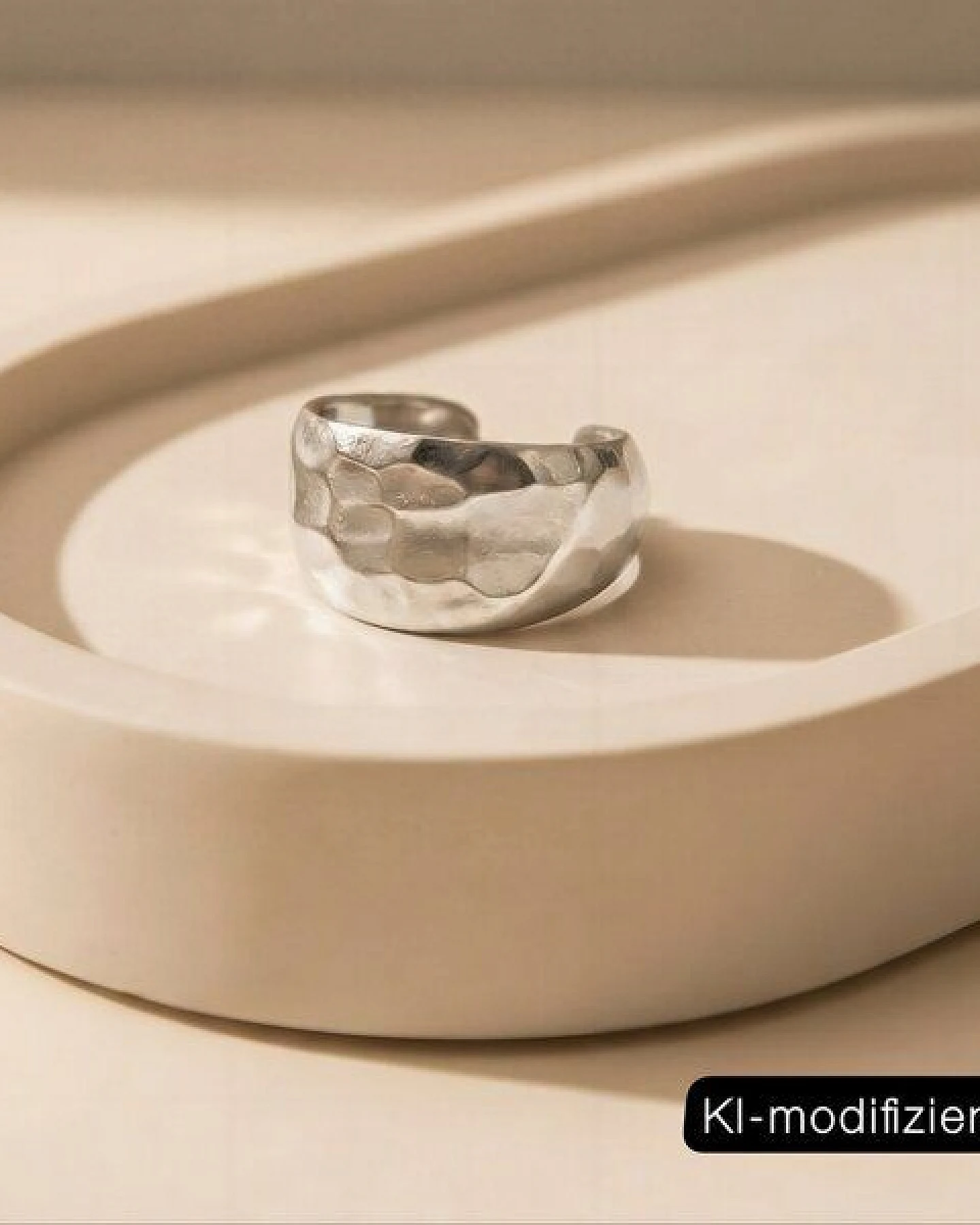 ELEKTROPULLI Größenverstellbarer Hammered Ring – Ansicht 2