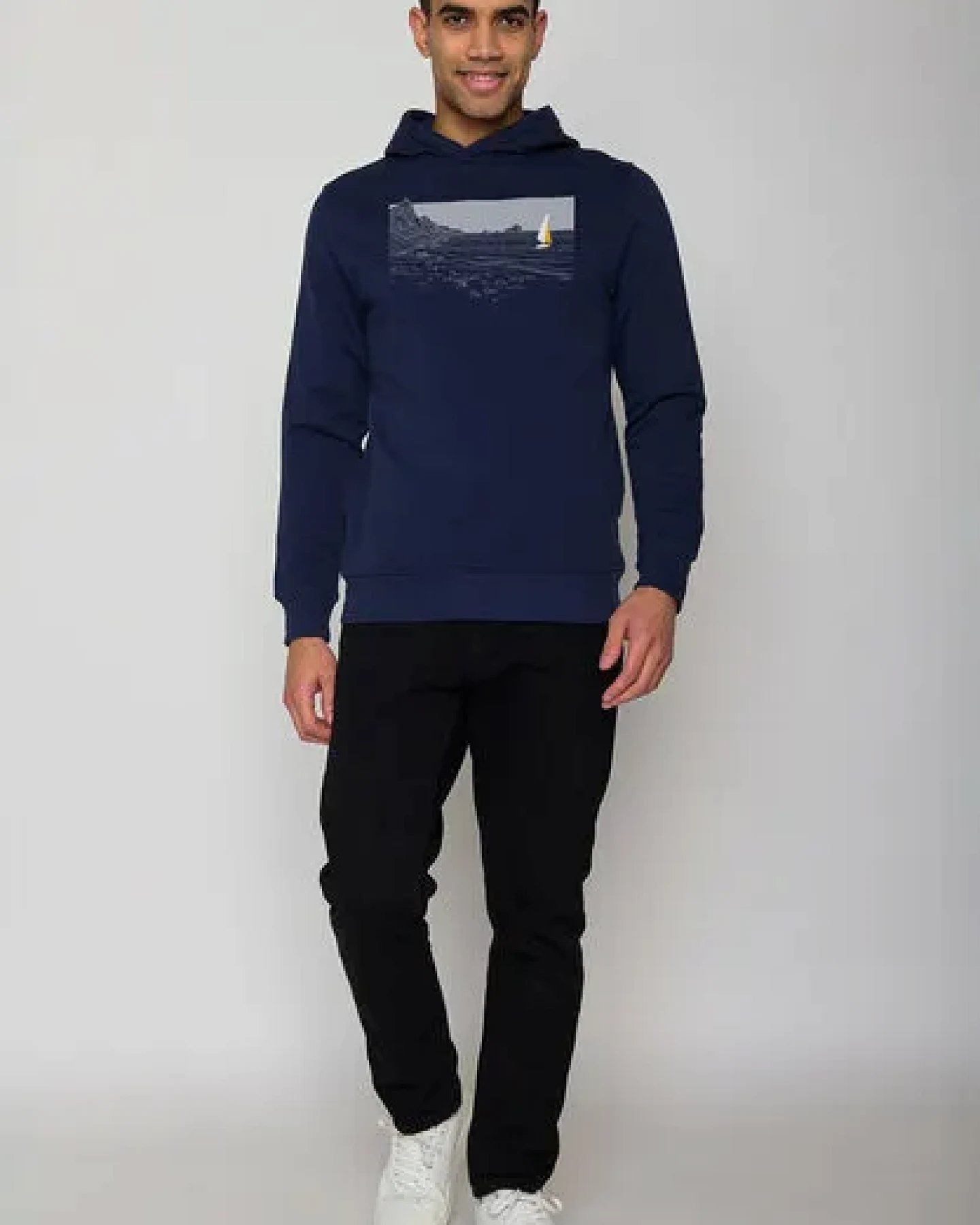 GREENBOMB Nature Cliffsail Star - Kuschliger Hoodie aus Bio-Baumwolle / hochwertiger Print / GOTS / Fair & Vegan – Ansicht 4