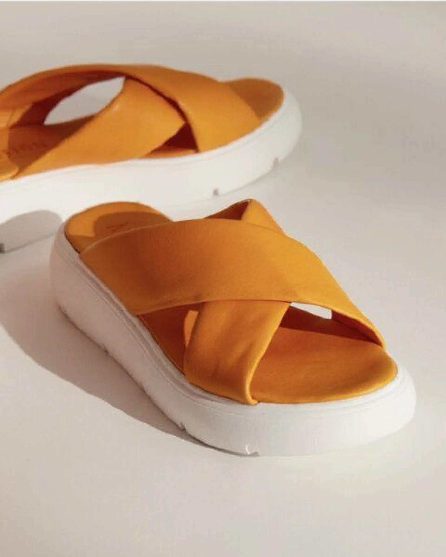 Addition Sustainable Apparel Cross Sandals aus Bio-Leder – Ansicht 2