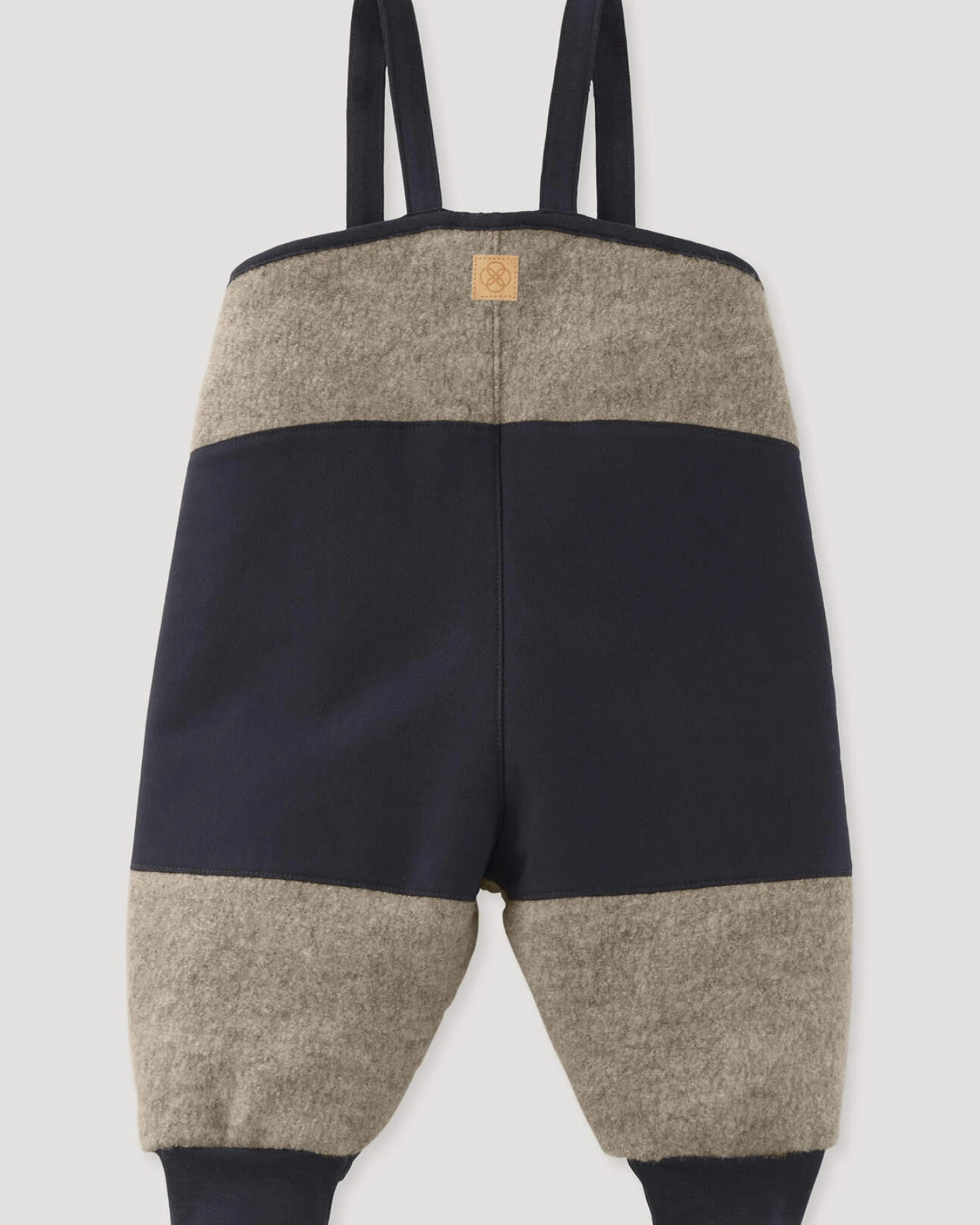 hessnatur Baby Wollwalk Latzhose aus Bio-Merinowolle mit Nature Shell - grau - Größe 74/80 – Ansicht 2