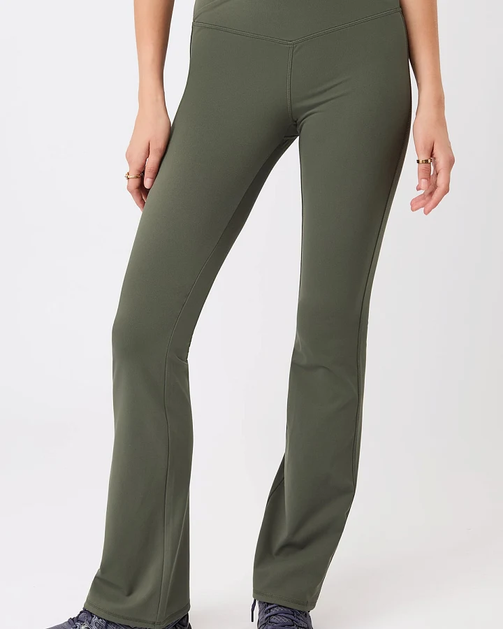 MANDALA Damen vegan Sporthose Flared Leaf
