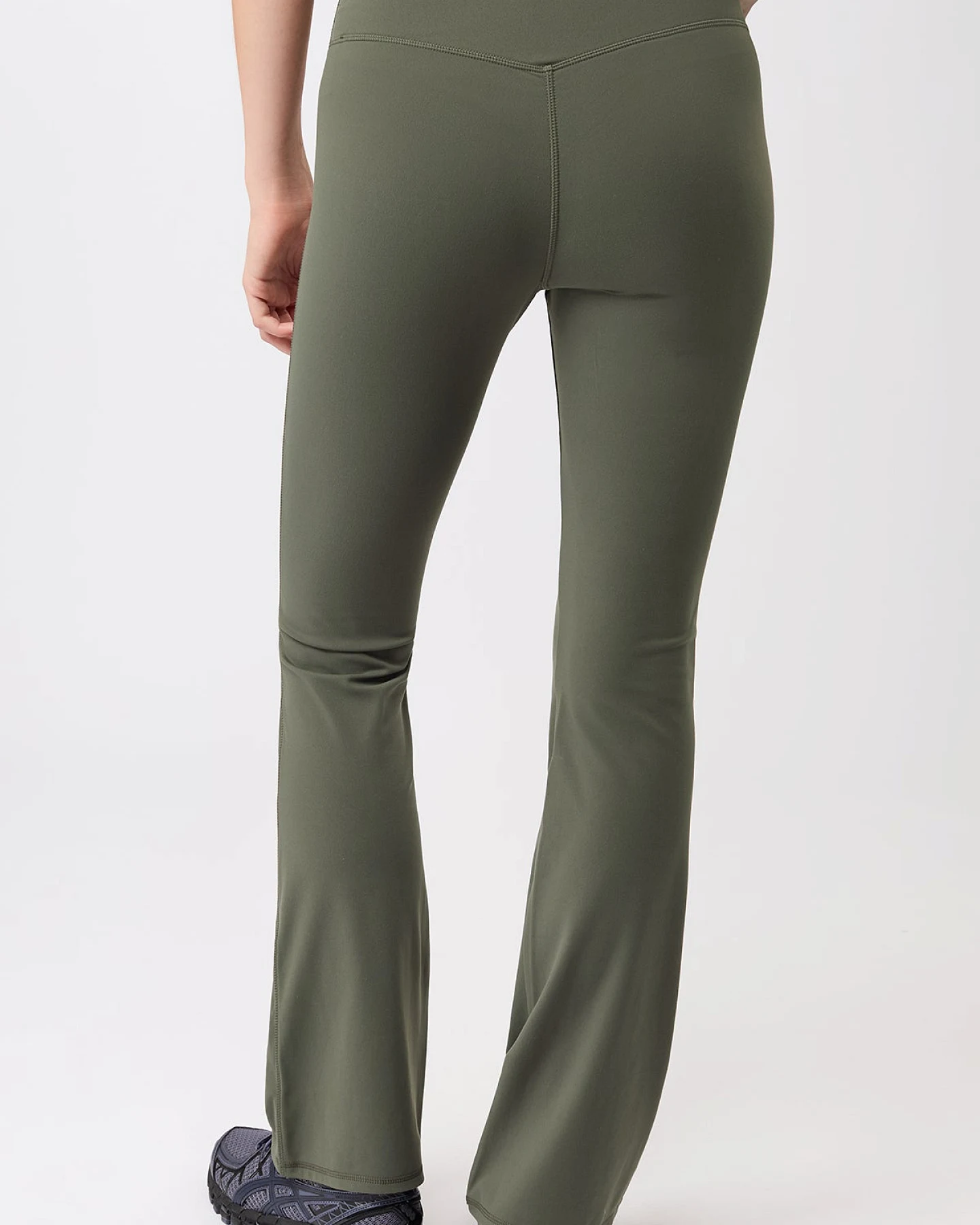 MANDALA Damen vegan Sporthose Flared Leaf – Ansicht 2