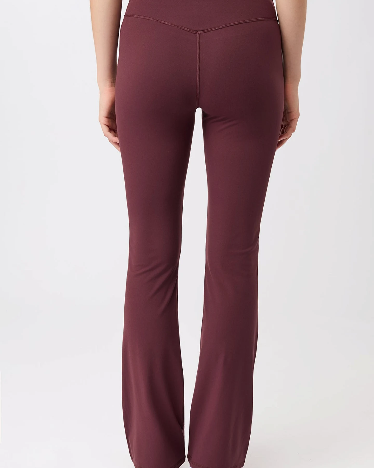 MANDALA Damen vegan Sporthose Flared Ruby – Ansicht 2