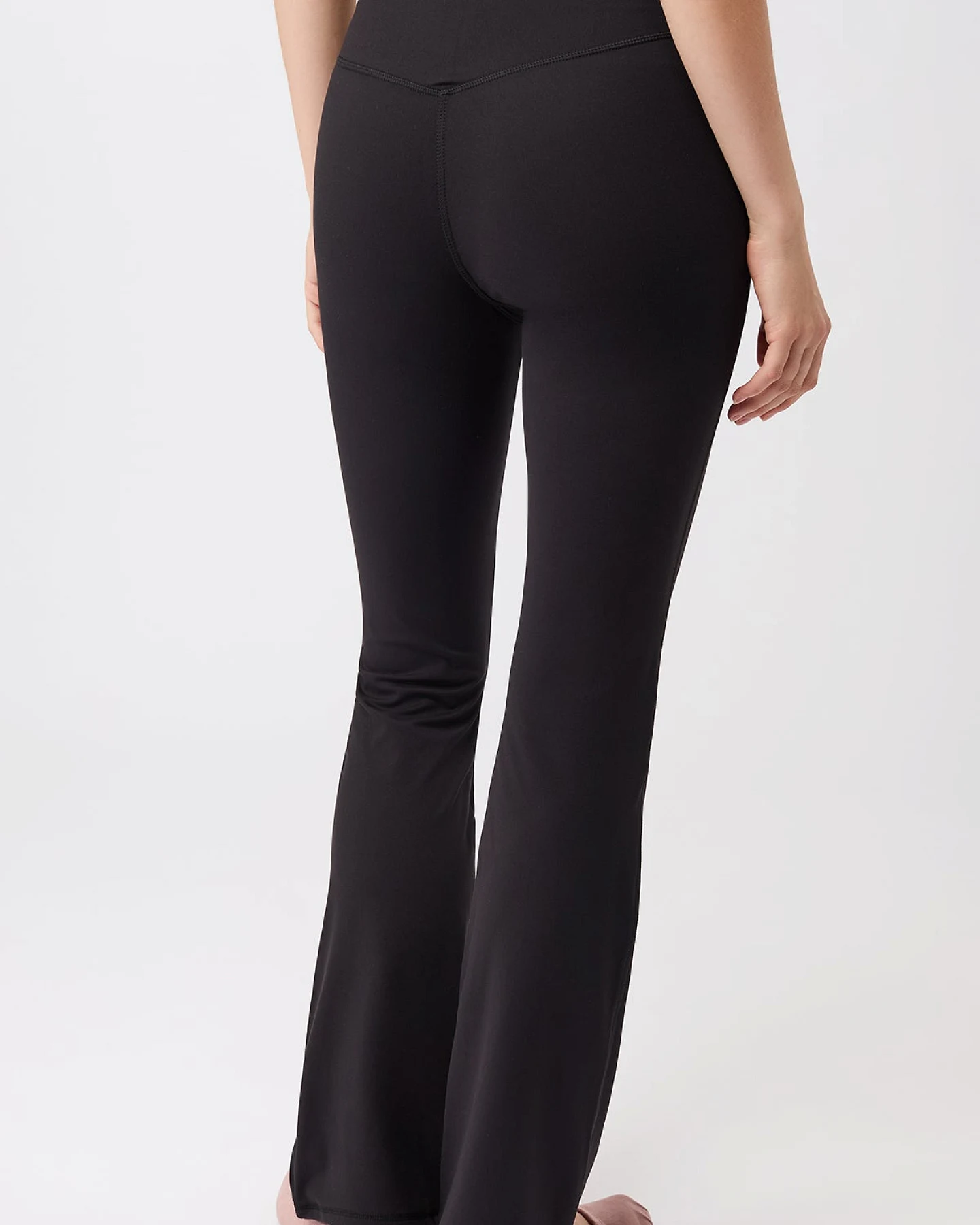 MANDALA Damen vegan Sporthose Flared Schwarz – Ansicht 2