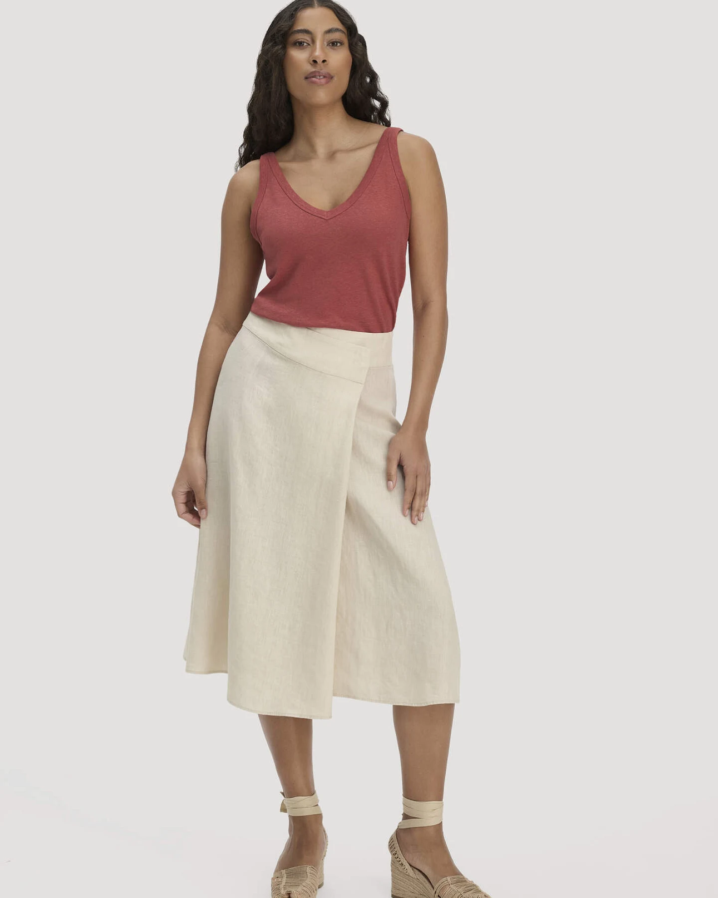 hessnatur Damen Jersey Top Regular aus Leinen und Bio-Baumwolle - braun - Größe 44 – Ansicht 2