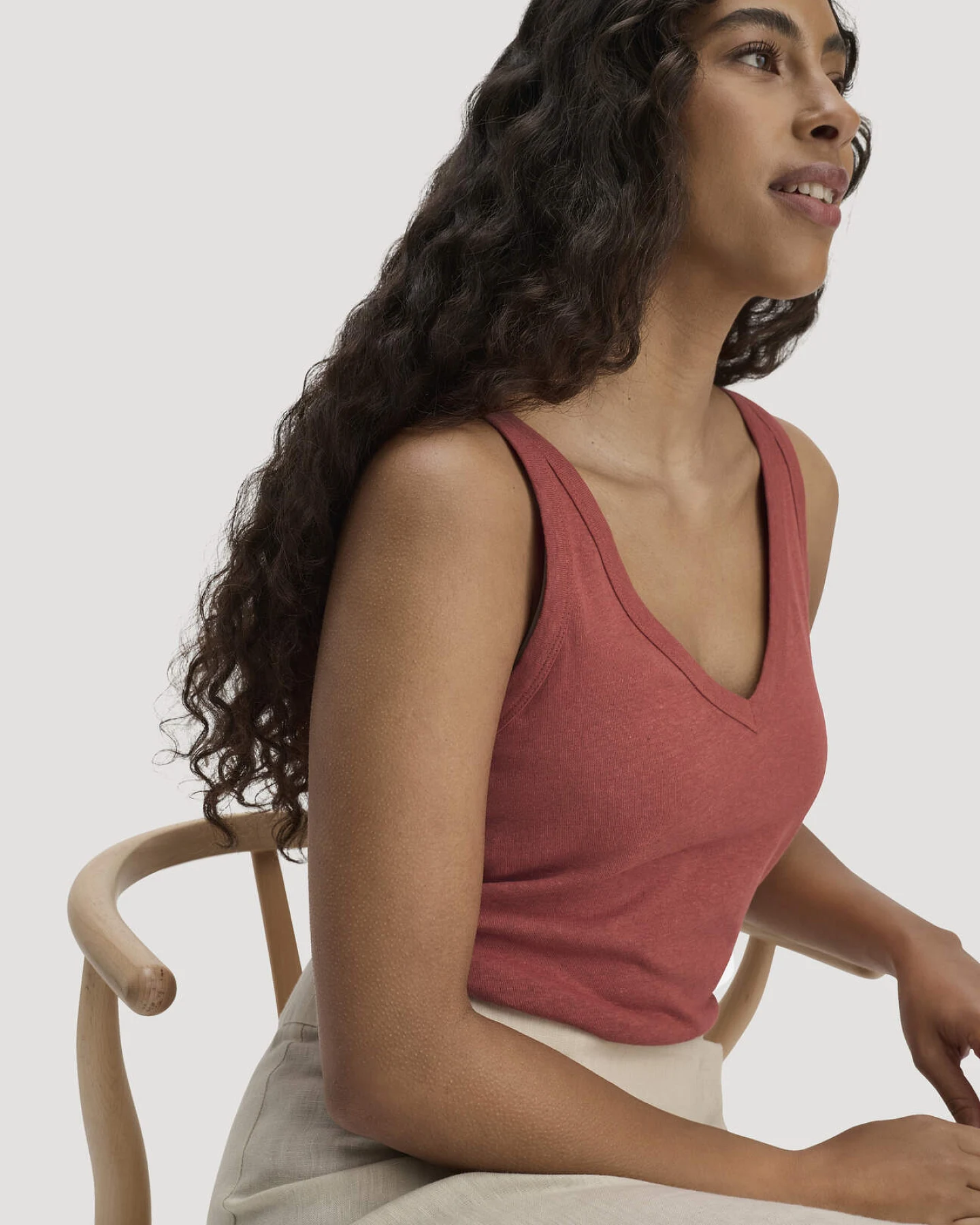 hessnatur Damen Jersey Top Regular aus Leinen und Bio-Baumwolle - braun - Größe 44 – Ansicht 4
