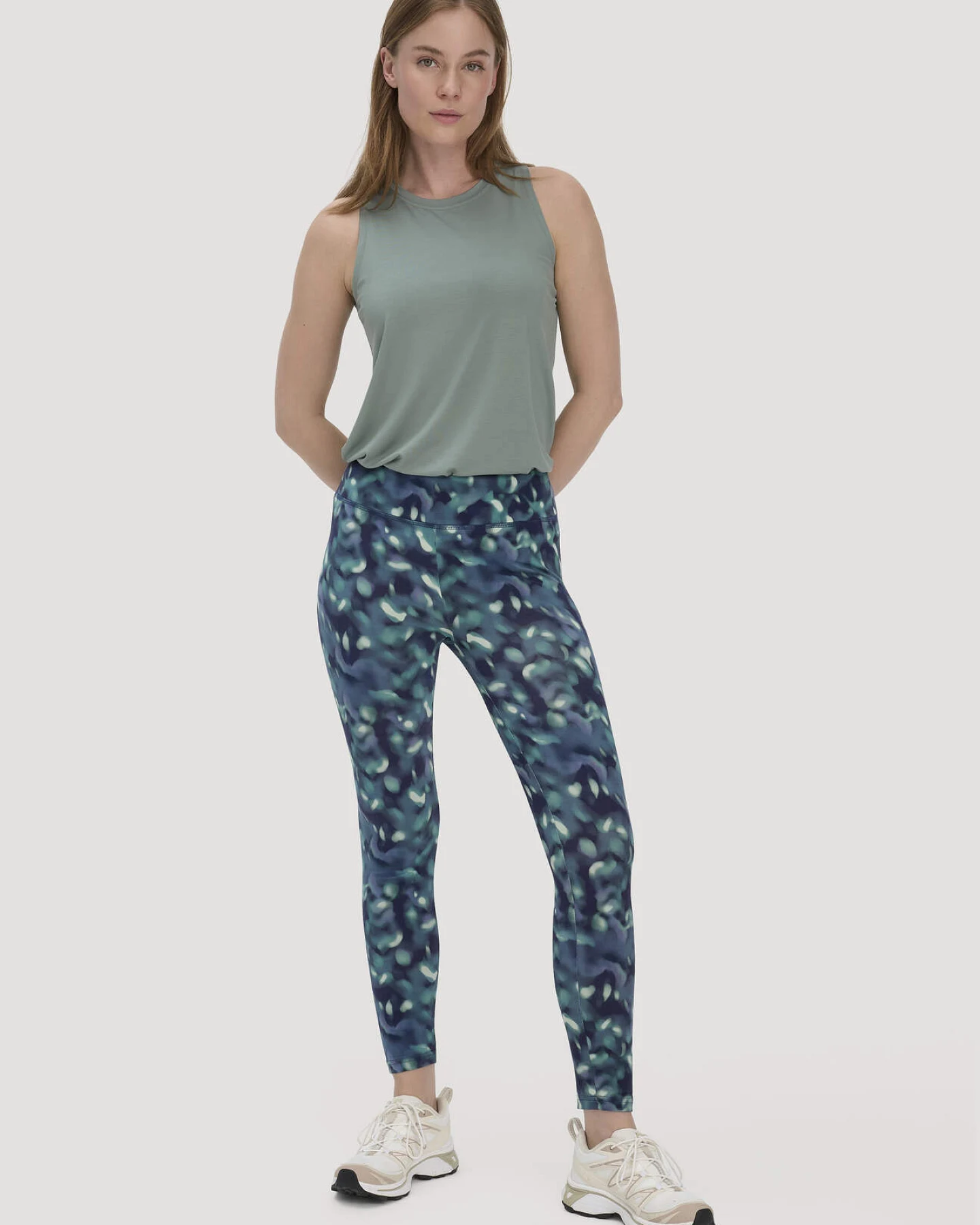 hessnatur Loungewear Top Regular ACTIVE COMFORT aus TENCEL™ Lyocell - grün - Größe 34 – Ansicht 2