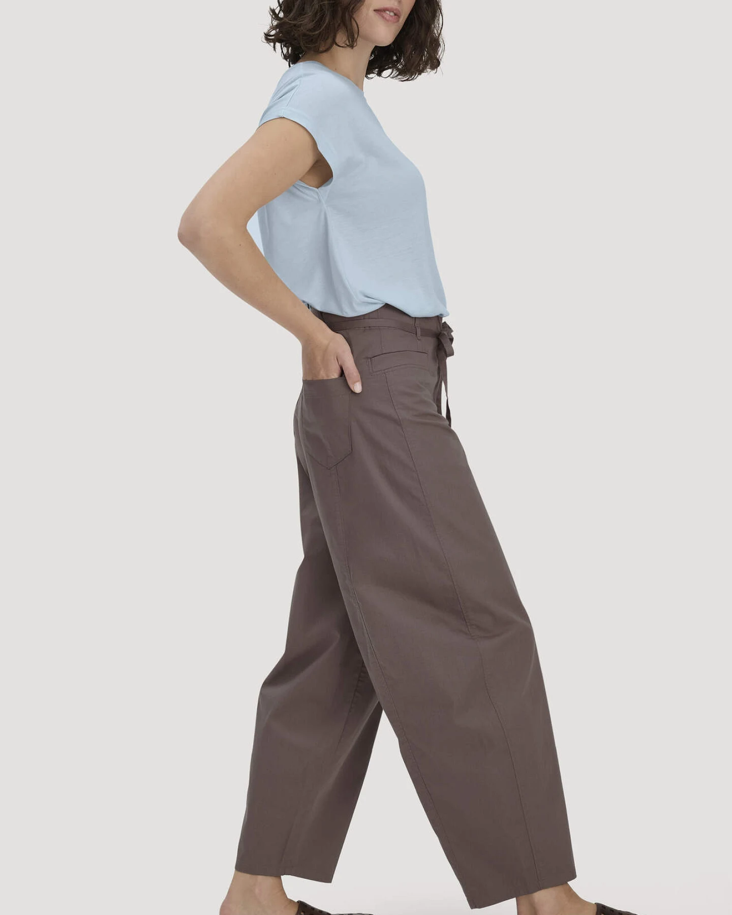 hessnatur Damen Hose Barrel Leg aus Bio-Baumwolle - braun - Größe 48 – Ansicht 4
