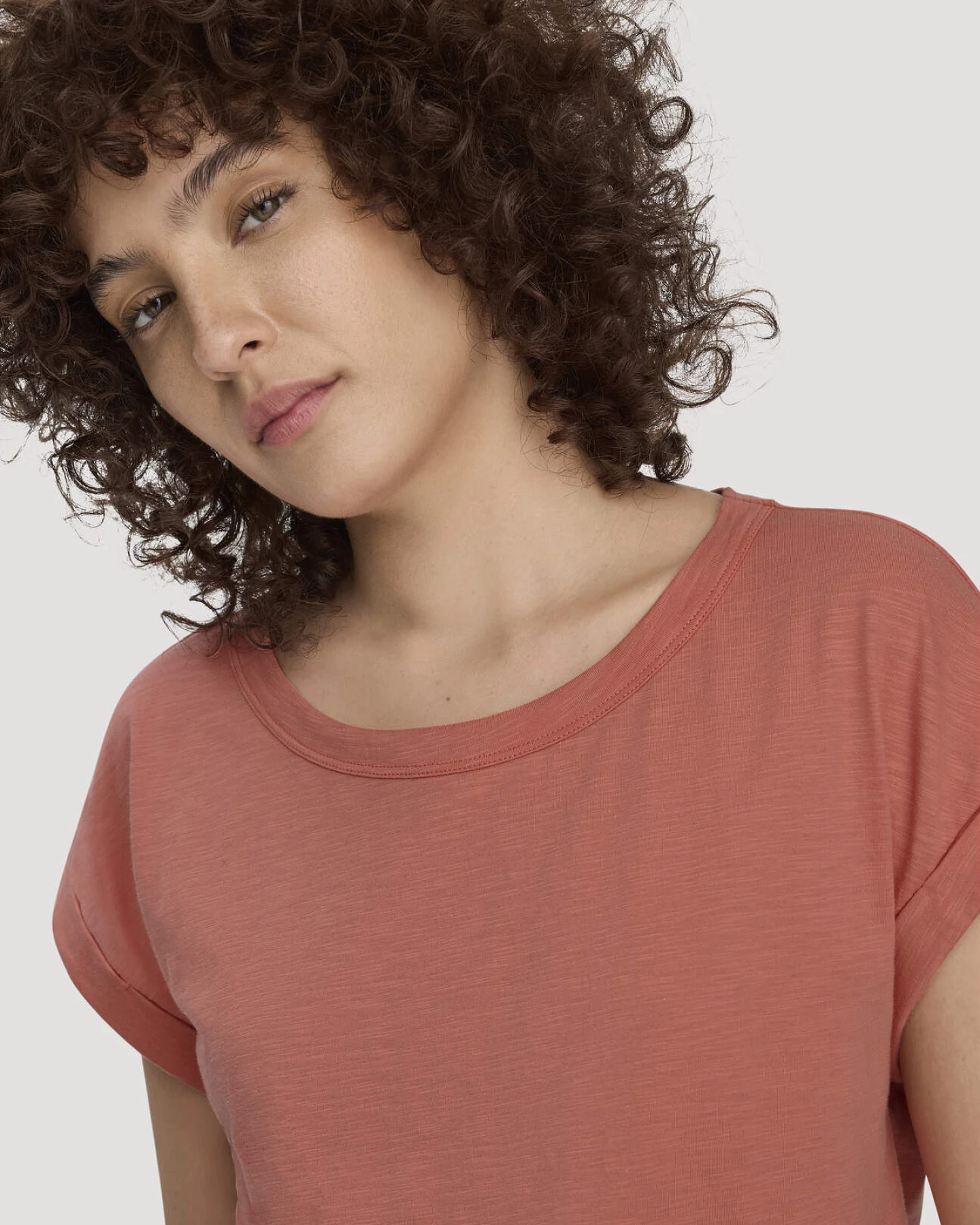 hessnatur Damen Light Slub T-Shirt Relaxed aus Bio-Baumwolle - orange - Größe 46 – Ansicht 4