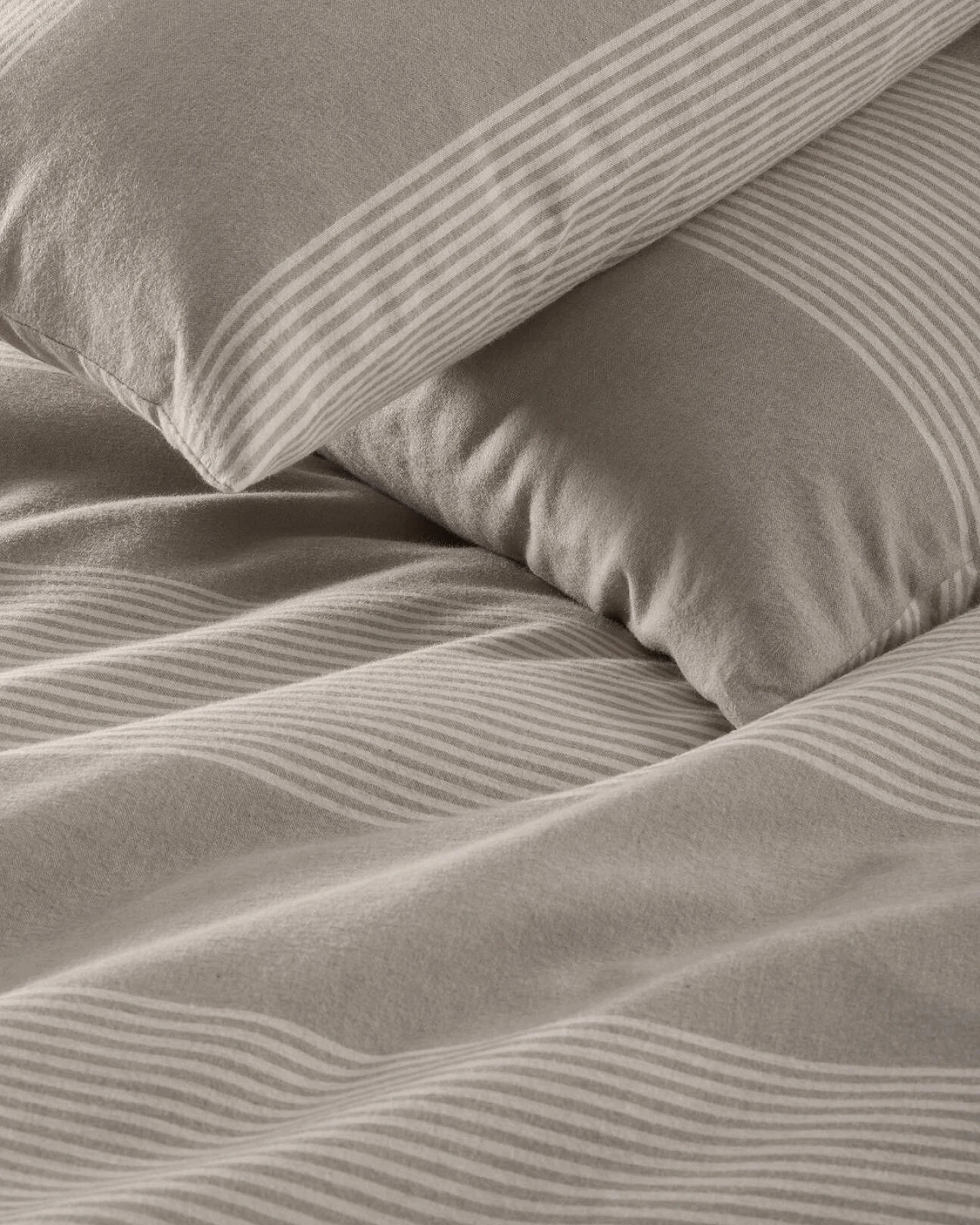hessnatur Biber Bettwäsche-Set SEON aus Bio-Baumwolle - beige - Größe 135x200 / 80x80 cm – Ansicht 4
