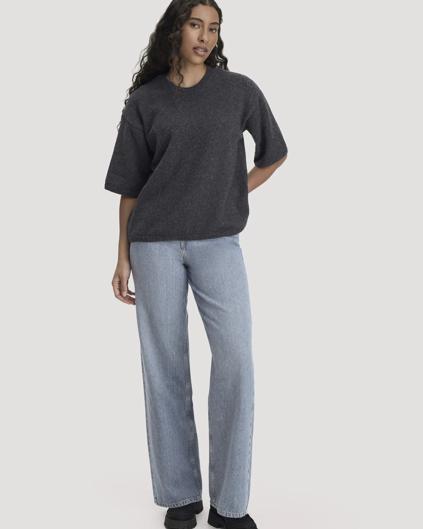 hessnatur Damen Strick Pullover Oversize aus Bio-Merinowolle mit Bio-Baumwolle - grau - Größe XS – Ansicht 2