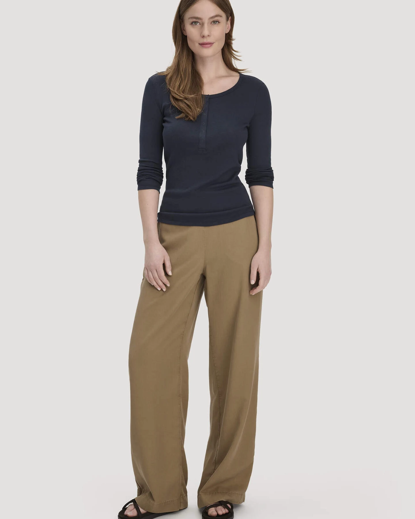 hessnatur Damen Softrib Longsleeve Henley Fitted aus Bio-Baumwolle und Tencel™ Modal - blau - Größe 34 – Ansicht 2