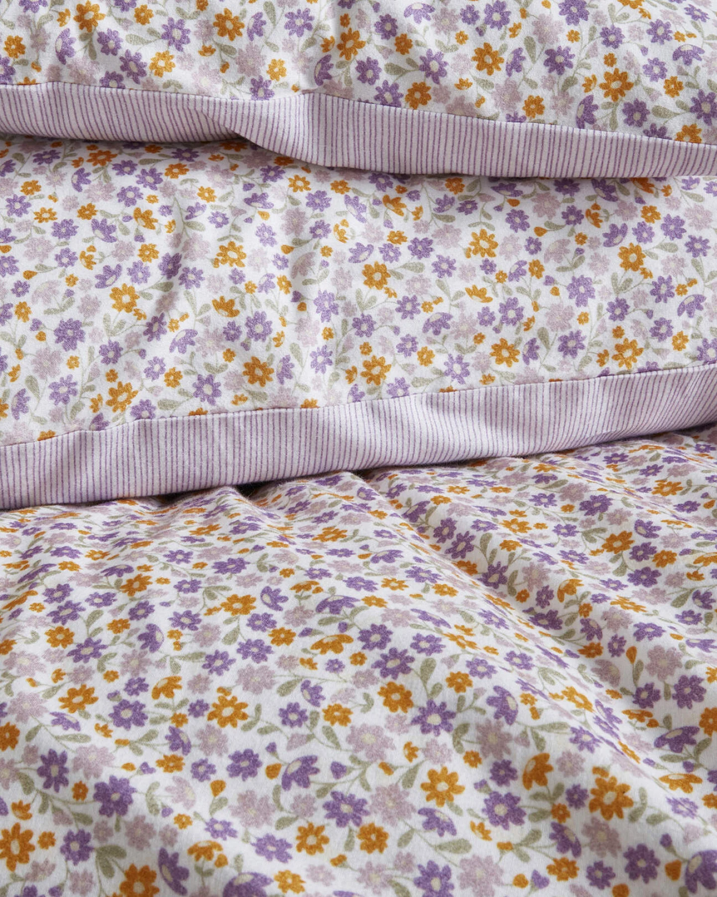 hessnatur Baby Biber Wende-Bettwäsche Set aus Bio-Baumwolle - lila - Größe 100x135 / 40x60 cm – Ansicht 4