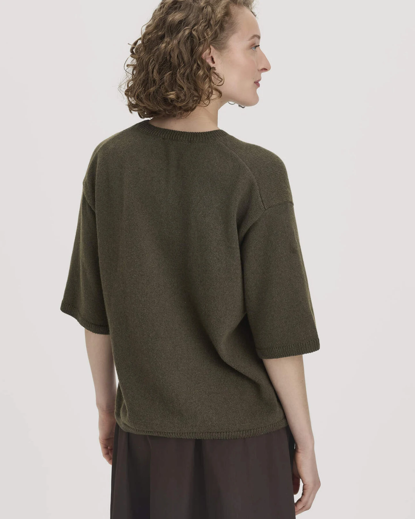 hessnatur Damen Strick Pullover Oversize aus Bio-Merinowolle mit Bio-Baumwolle - grün - Größe M – Ansicht 3