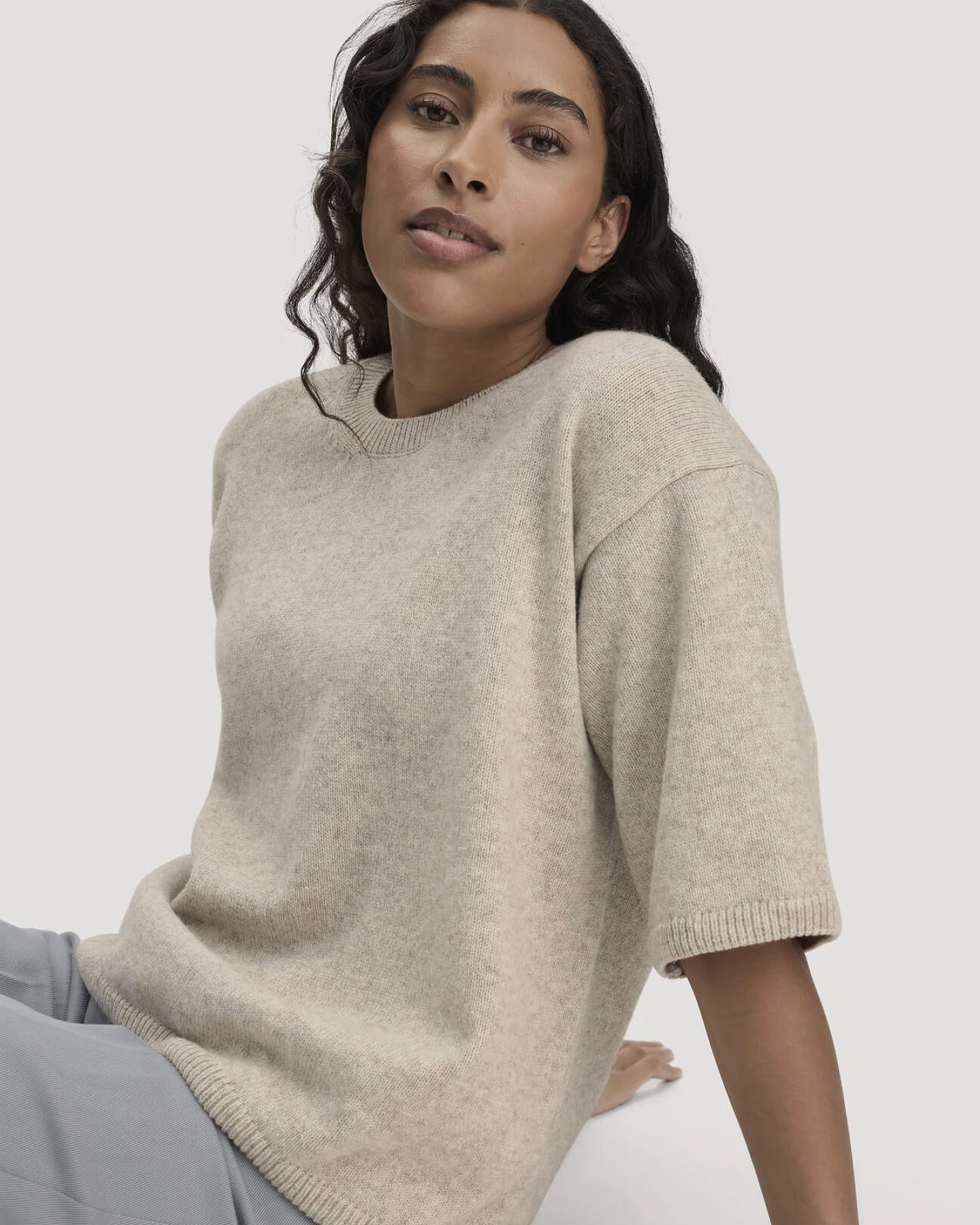 hessnatur Damen Strick Pullover Oversize aus Bio-Merinowolle mit Bio-Baumwolle - beige - Größe XS – Ansicht 4