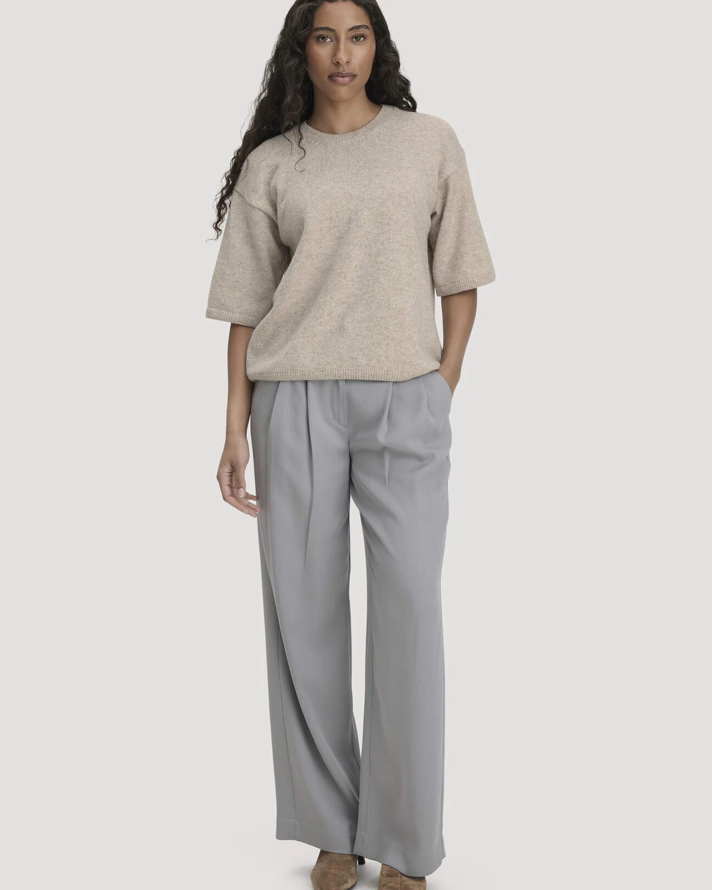 hessnatur Damen Strick Pullover Oversize aus Bio-Merinowolle mit Bio-Baumwolle - beige - Größe S – Ansicht 2