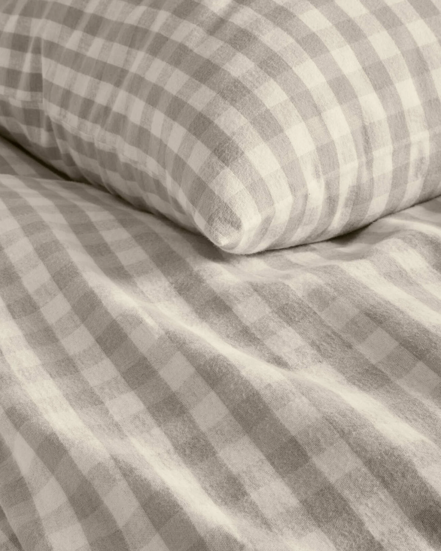 hessnatur Biber Bettwäsche Set ANTON aus Bio-Baumwolle - beige - Größe 135x200 / 80x80 cm – Ansicht 3