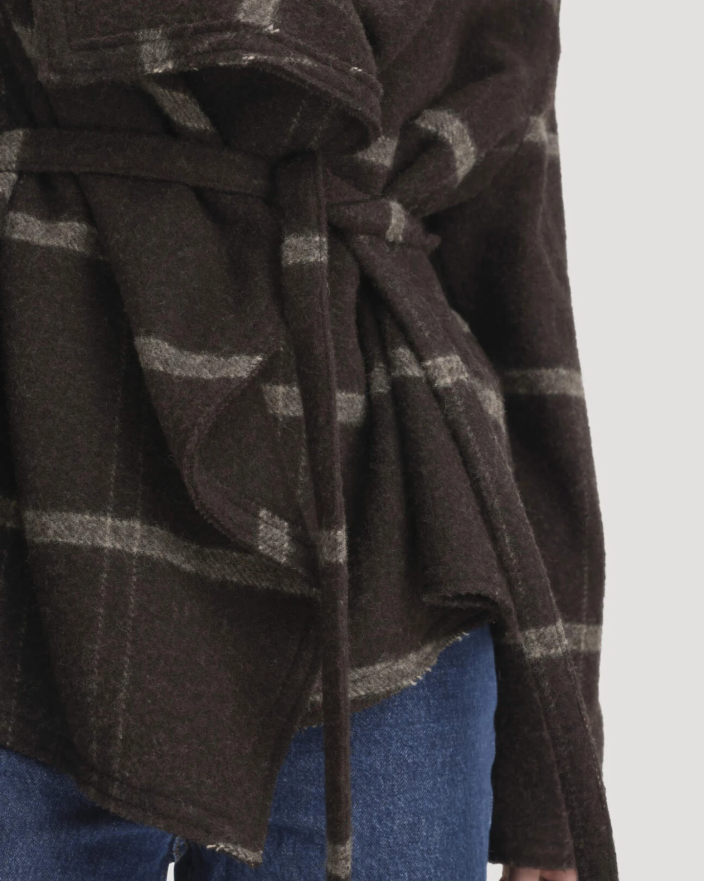 hessnatur Damen Rhön-Poncho Relaxed aus Rhönwolle und europäischer Schurwolle - braun - Größe L – Ansicht 4