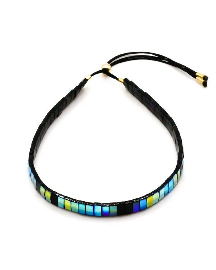 juni Armband Midnight Sky - schwarzes Perlenarmband mit Schimmer Effekt - handgemacht in Deutschland