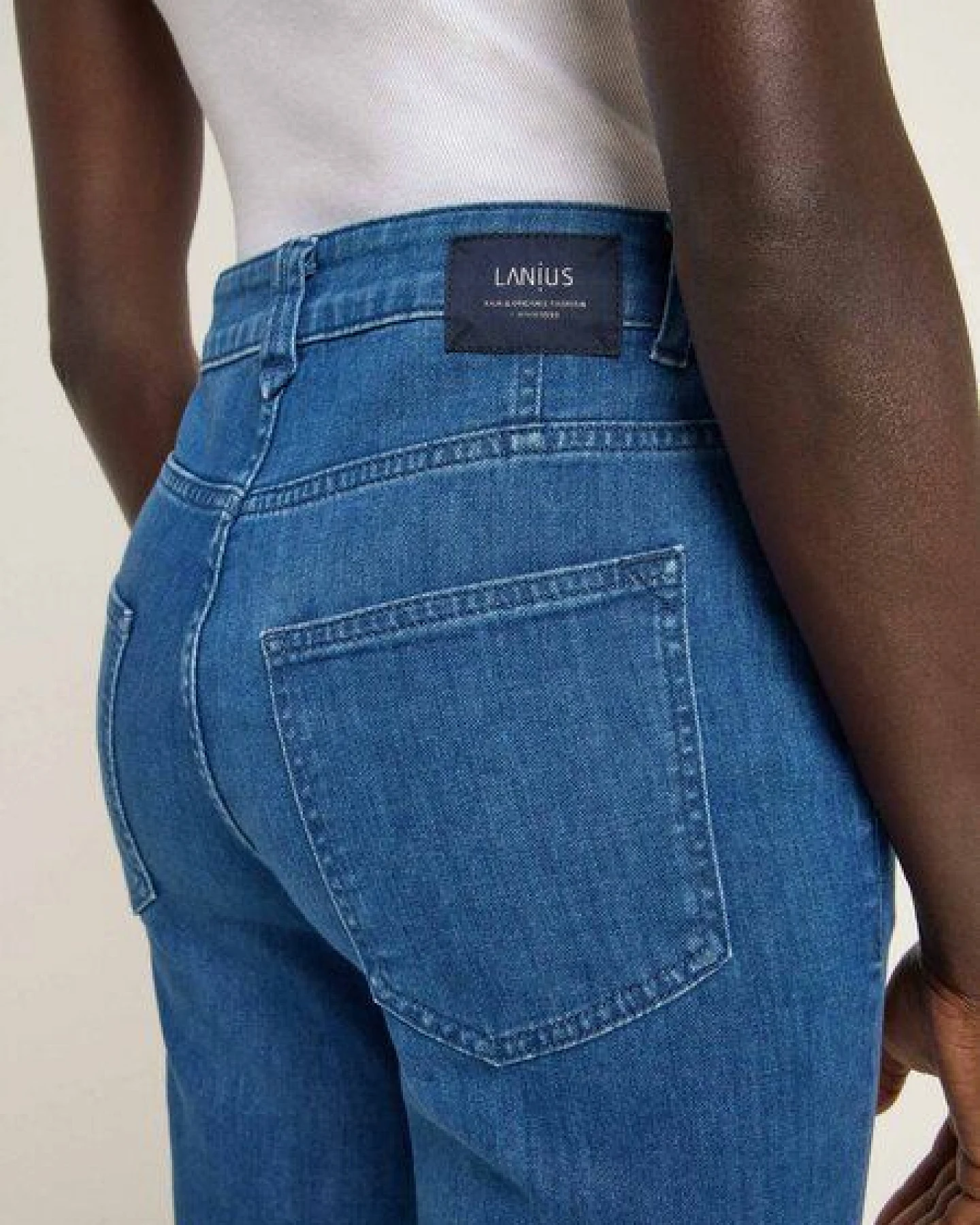 LANIUS Flared Jeans (GOTS) aus Bio-Baumwolle – Ansicht 4
