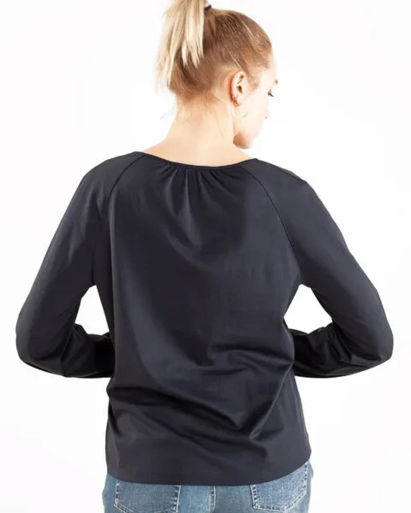 Alma & Lovis Feminines Blusenshirt aus Bio-Baumwolle – Ansicht 4
