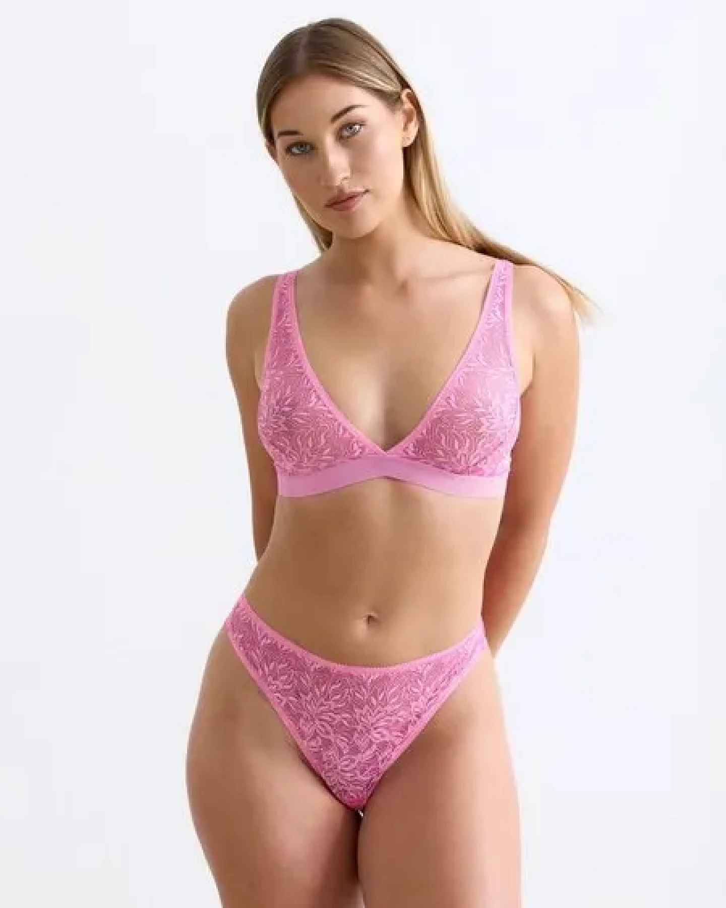 erlich textil Iconic Lace bügelloser Plunge BH mit Spitze aus abbaubarem Polyamid, made in Europe – Ansicht 3